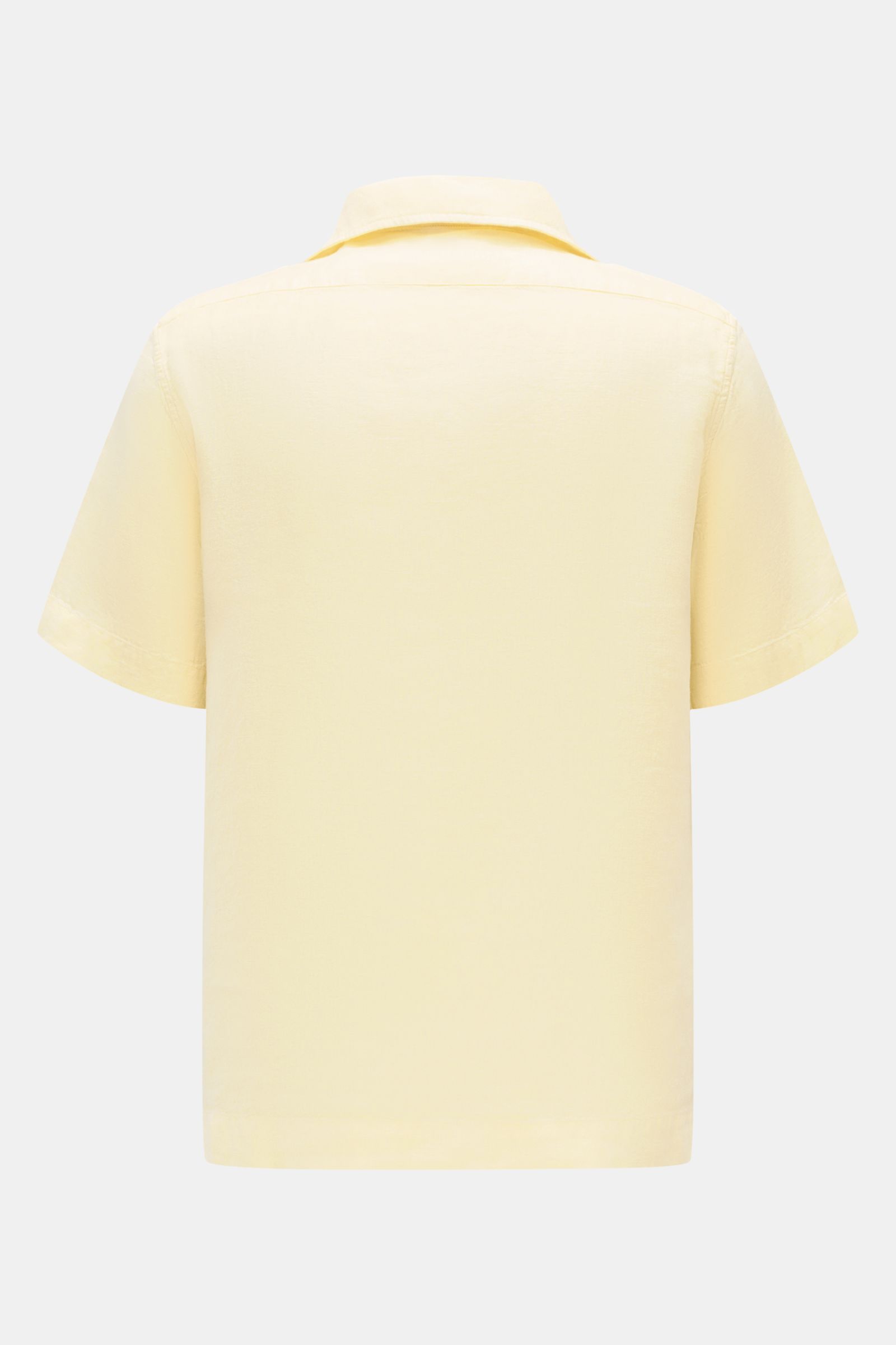 Rückansicht des pastellgelben 04651/ A trip in a bag Leinen-Kurzarmhemd mit Kubanischem Kragen in leichter Leinenqualität.