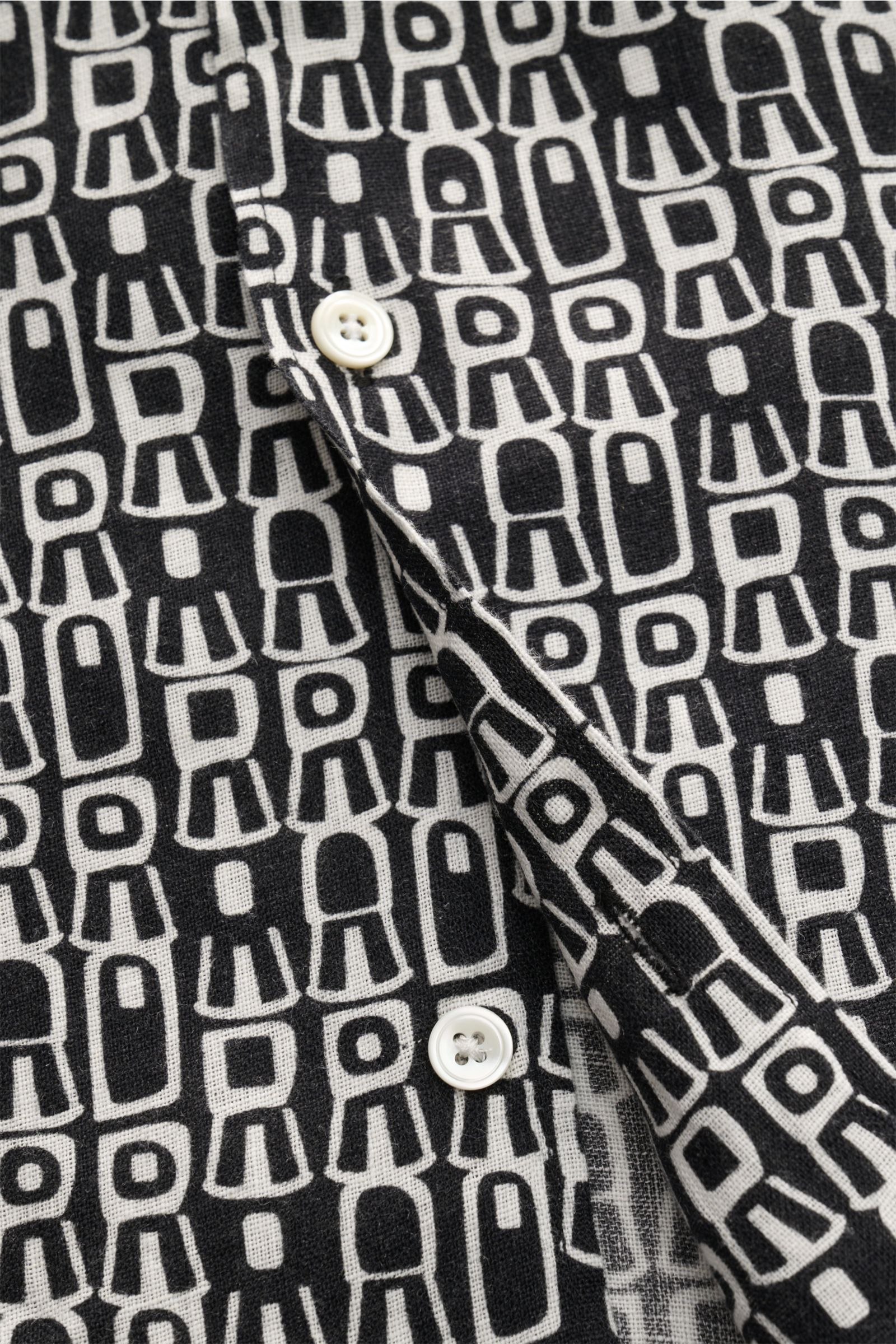 04651/ A trip in a bag Leinen-Kurzarmhemd Kubanischer Kragen schwarz/weiß gemustert