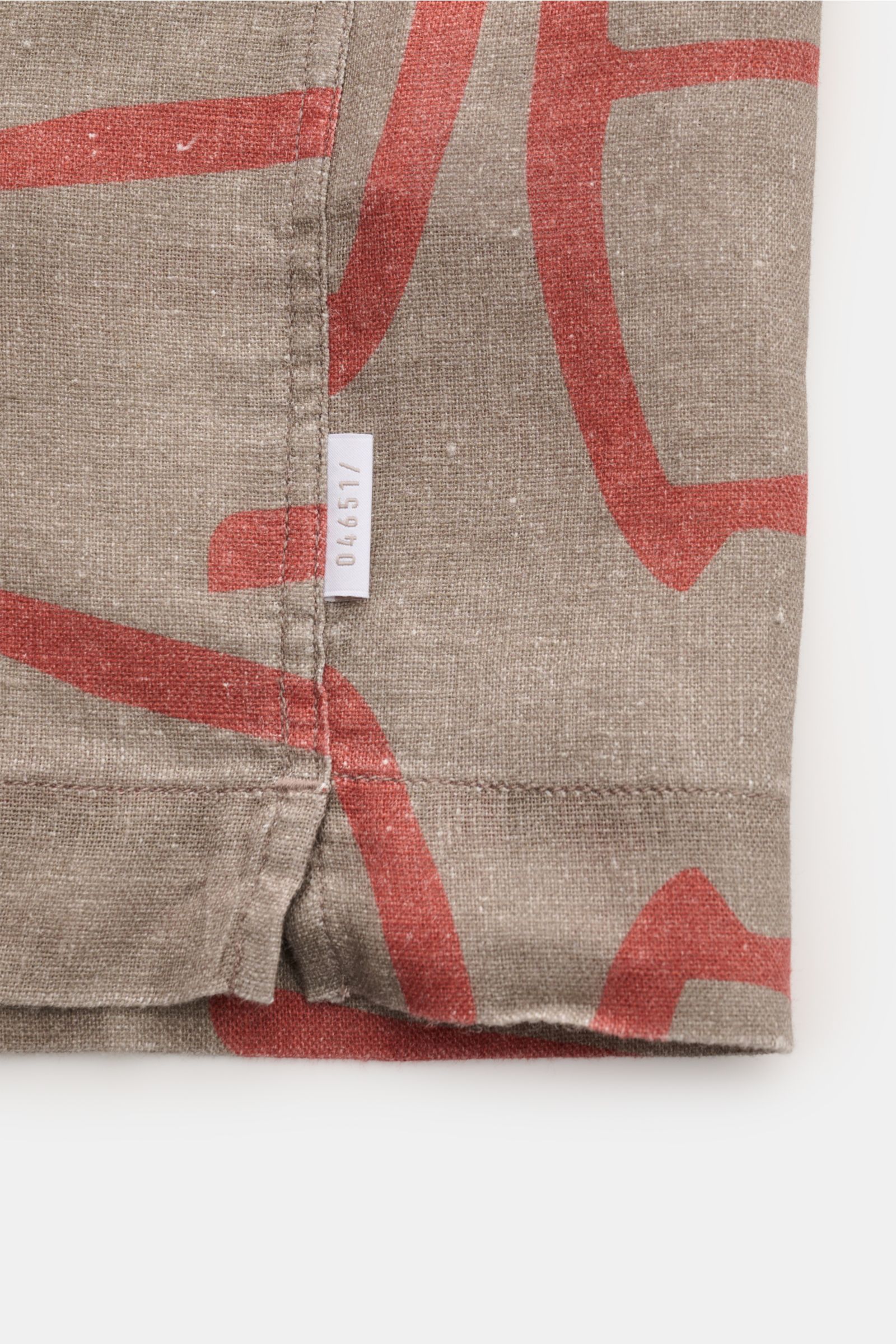 04651/ A trip in a bag Leinen-Kurzarmhemd Kubanischer Kragen taupe/rot gemustert