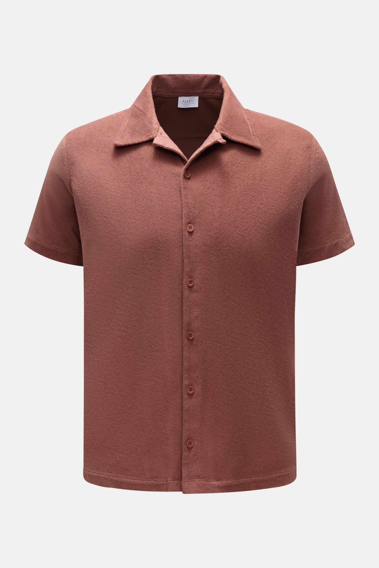 04651/ A trip in a bag Frottee-Kurzarmhemd 'Terry Cuba' rostbraun, frontal fotografiert, aus weichem Baumwoll-Frottee mit kubanischem Kragen.