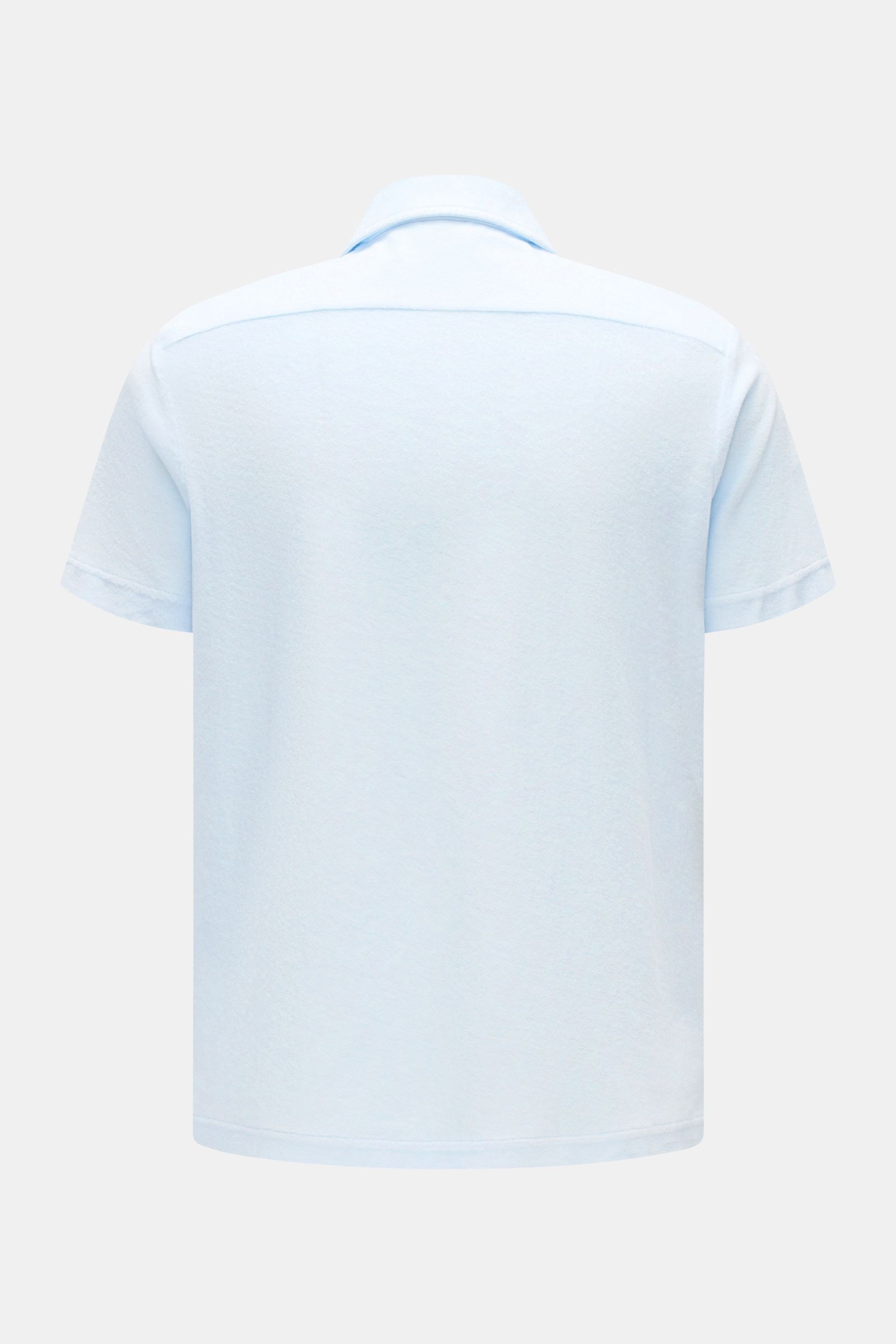 Back view of 04651/ A trip in a bag Frottee-Kurzarmhemd 'Terry Cuba' pastellblau, a pastel blue short-sleeve shirt in soft pure cotton terry, Regular Fit, with a variable Cuban collar, French button placket, small side seam label, and short hem slits, off