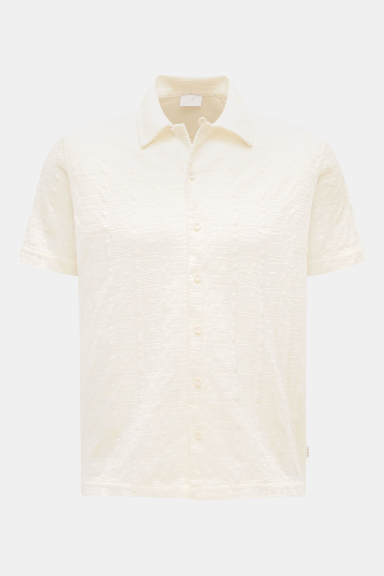 Front view of 04651/ A trip in a bag Jersey-Kurzarmhemd 'Abstract' Kubanischer Kragen creme short sleeve shirt in cream with textured cotton fabric, soft touch, regular fit, variable Cuban collar, French button placket, small side seam label, and short he