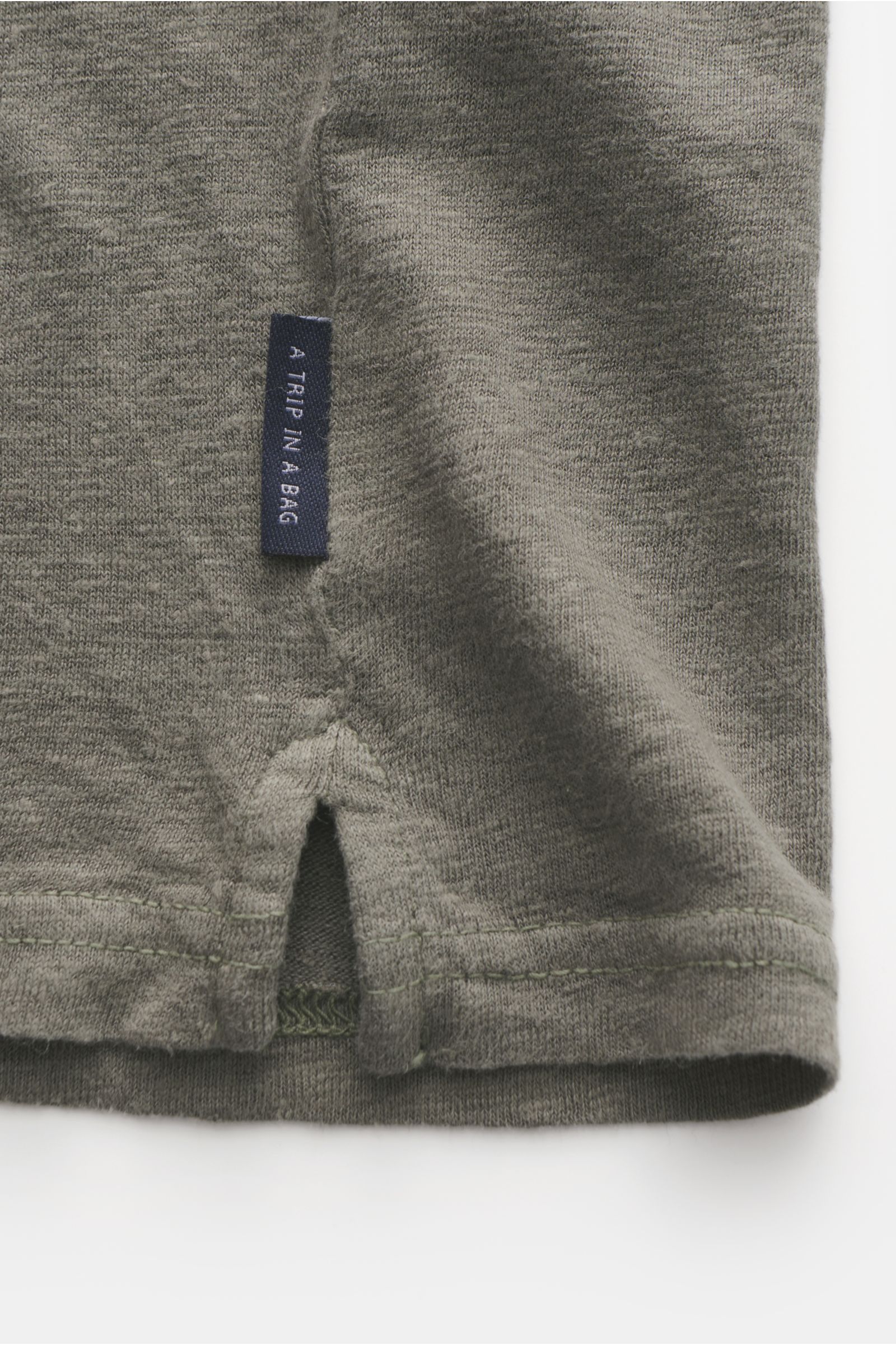 04651/ A trip in a bag Leinen-Poloshirt grau