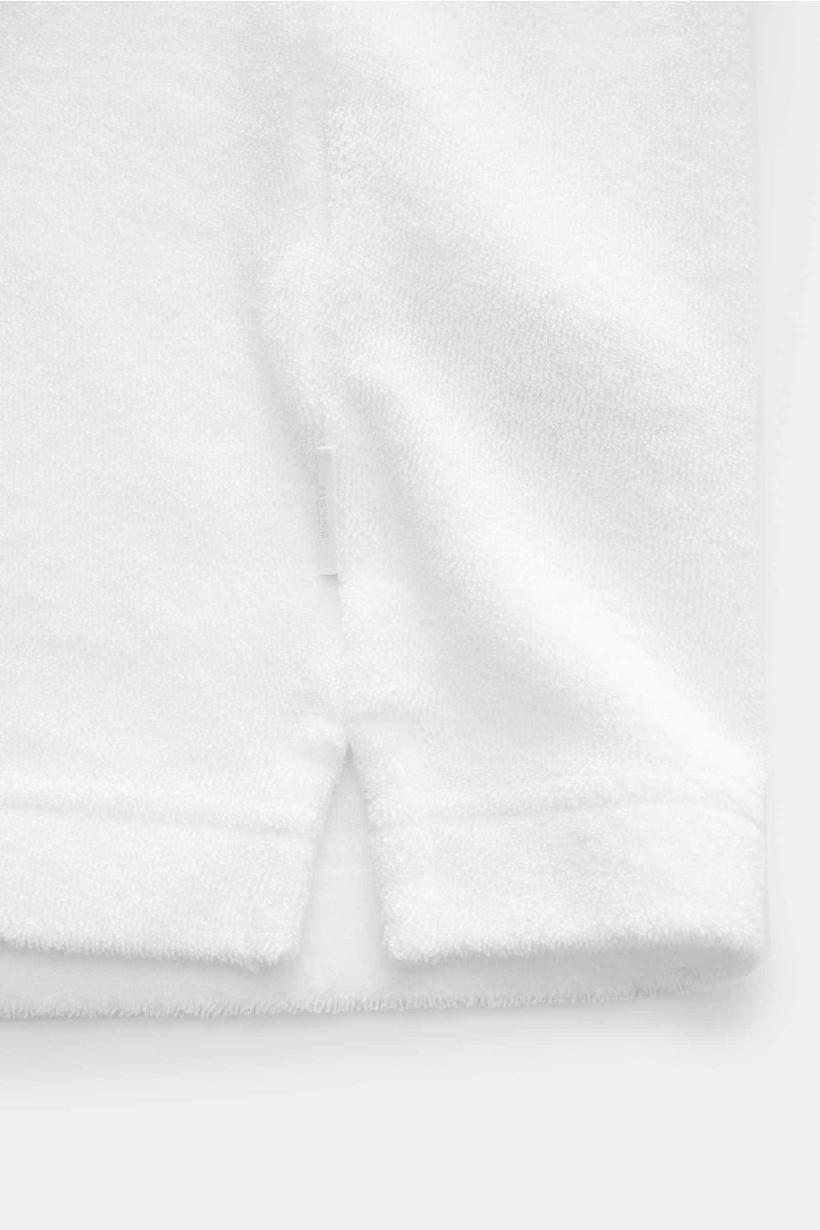 04651/ A trip in a bag Frottee-Poloshirt 'Terry Polo' weiß, Detailfoto Saum mit kurzem Schlitz, weicher Baumwollstoff, Regular Fit.