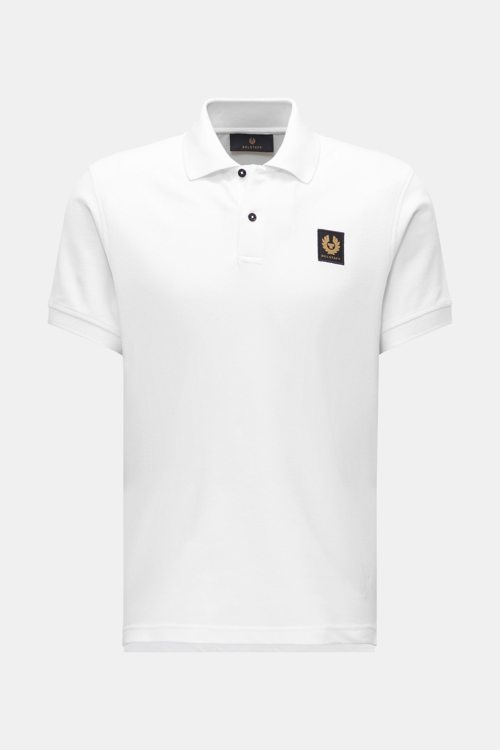 Front view of Belstaff Poloshirt weiß in white, slim fit, piqué made of pure cotton, lightly textured feel, two-button placket, classic polo collar, BELSTAFF chest web label, side hem slits, slightly extended back.