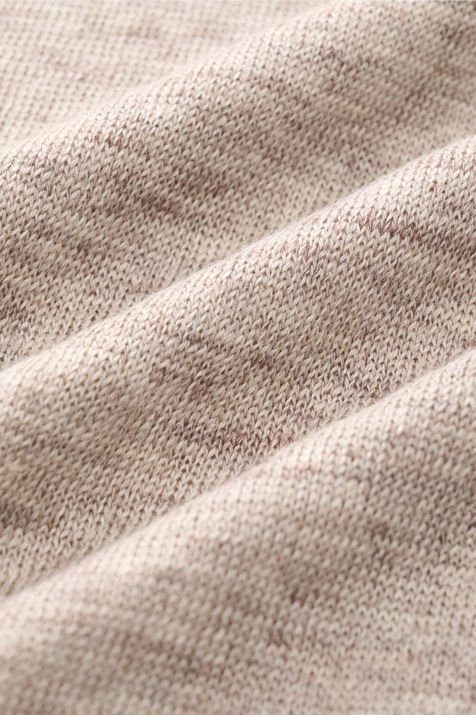 Close-up front view of Fioroni Linen short sleeve knit polo beige/brown mottled fabric texture, showing fine, airy knit and slight mottling.

Summery lightness by FIORINI: This short sleeve knit polo embodies the best Italian quality and is made of pur