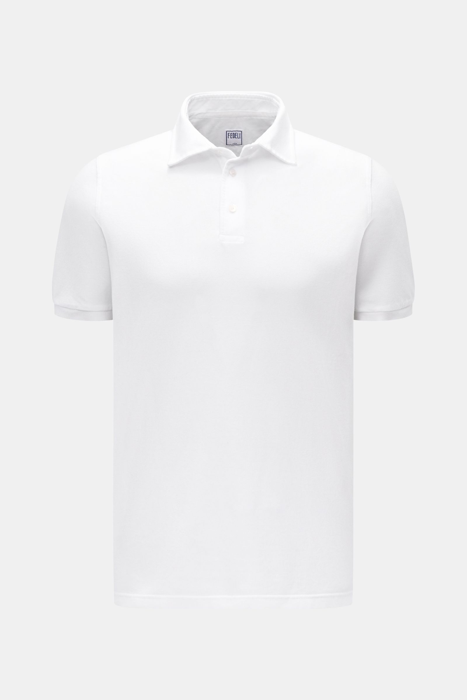Fedeli Poloshirt 'North' weiß, Slim Fit, weiß, aus Baumwoll-Piqué, garment dyed, Polokragen, Perlmuttknöpfe, frontale Ansicht.