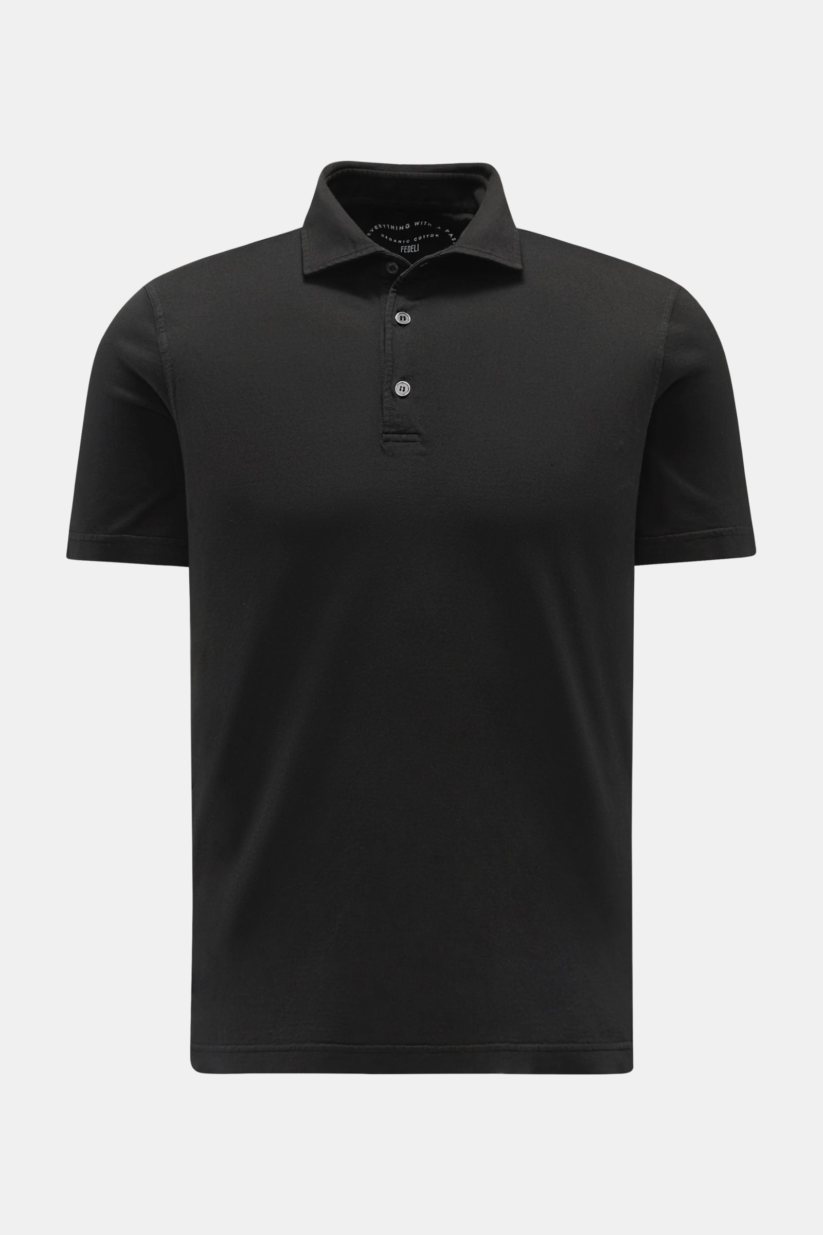 Fedeli Jersey-Poloshirt 'Zero' schwarz, Slim Fit, vorne frontal fotografiert, aus Bio-Baumwolle mit Haifisch-Kragen.