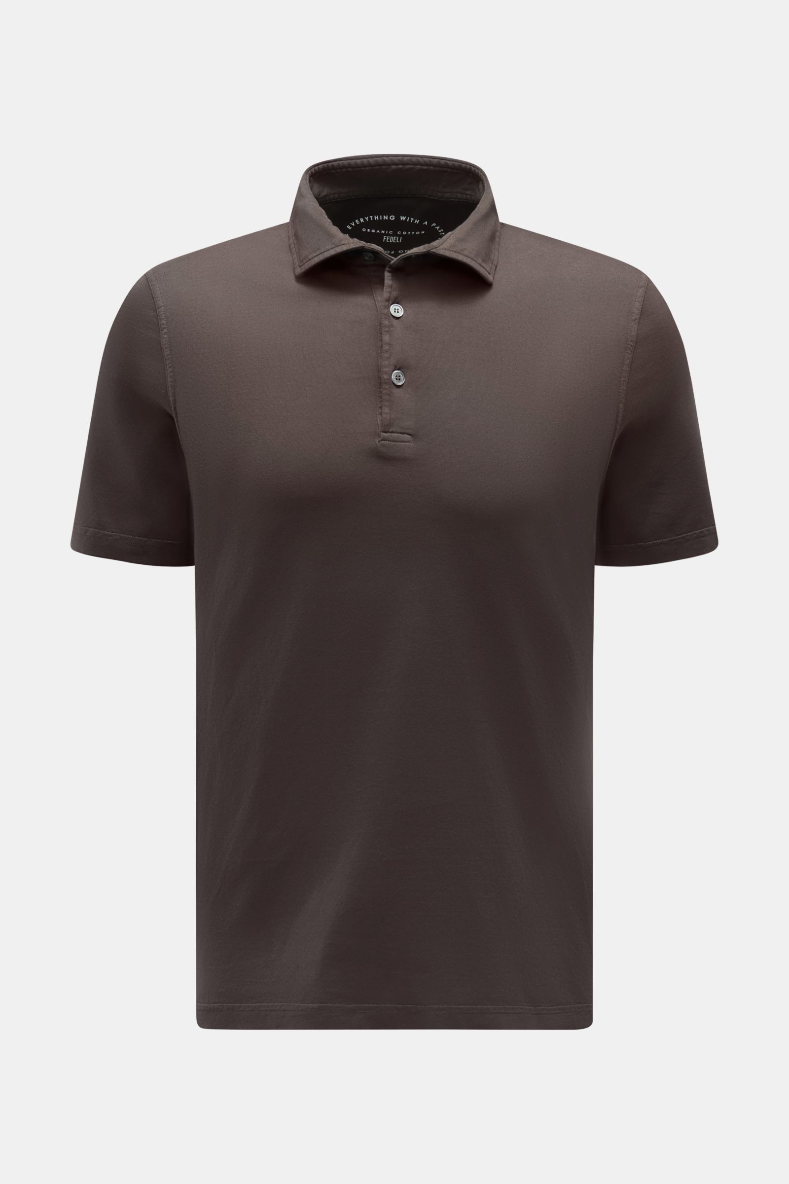 Fedeli Jersey-Poloshirt 'Zero' graubraun, Slim Fit, aus Bio-Baumwolle, Haifisch-Kragen, Drei-Knopf-Leiste, frontal fotografiert, seitliche Saumschlitze.