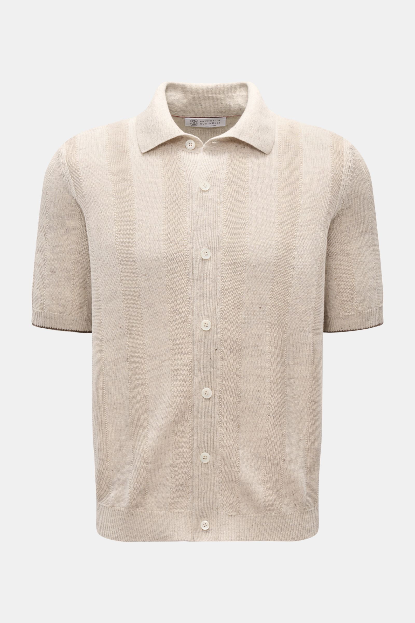 Front view of Brunello Cucinelli Kurzarm-Strickhemd sand meliert, a short-sleeve knit shirt in sand melange with linen-cotton mix, soft touch, mid-fine knit, stripe pattern, narrow contrast edges, regular fit, smooth button placket, classic collar. 

E