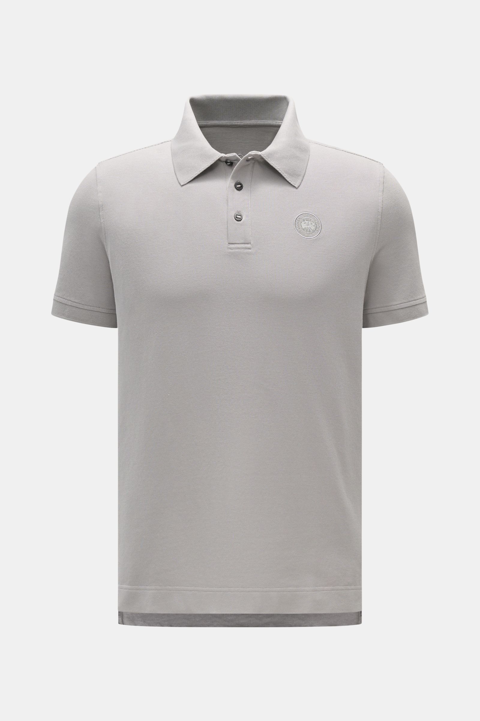 Front view of Canada Goose Poloshirt 'Beckley' grau, made of cotton piqué with a classic polo collar, three-button placket, chest patch, flexible cuffs, side slits, and slightly extended back.

Description: Das klassische Poloshirt ist ein Must-have in