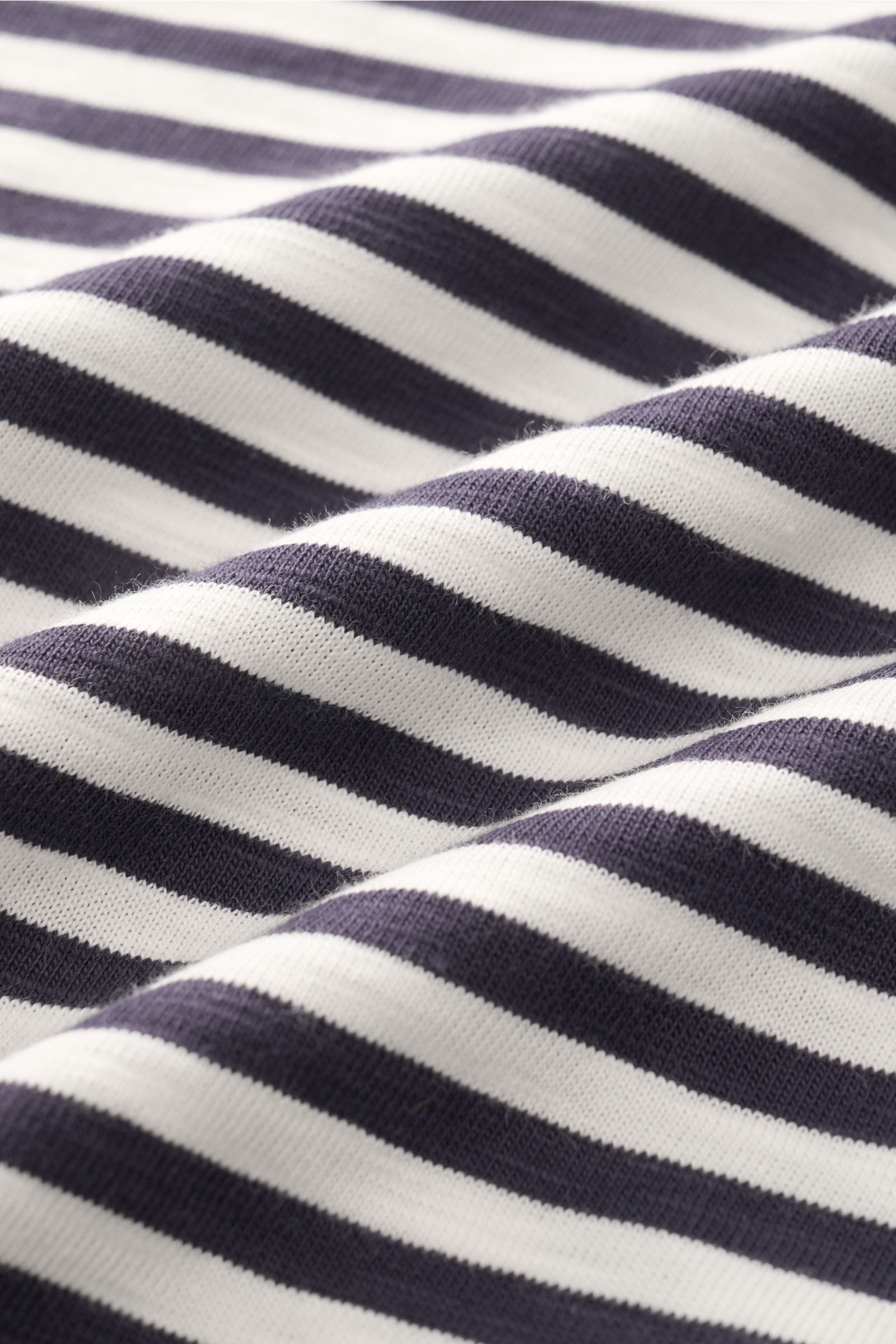 Close-up angled view of the striped fabric of the Closed Short sleeve knit polo dark navy/cream striped, showing fine knit texture.

This CLOSED short sleeve knit polo is made from pure, soft cotton and is a sporty essential for the new season.

