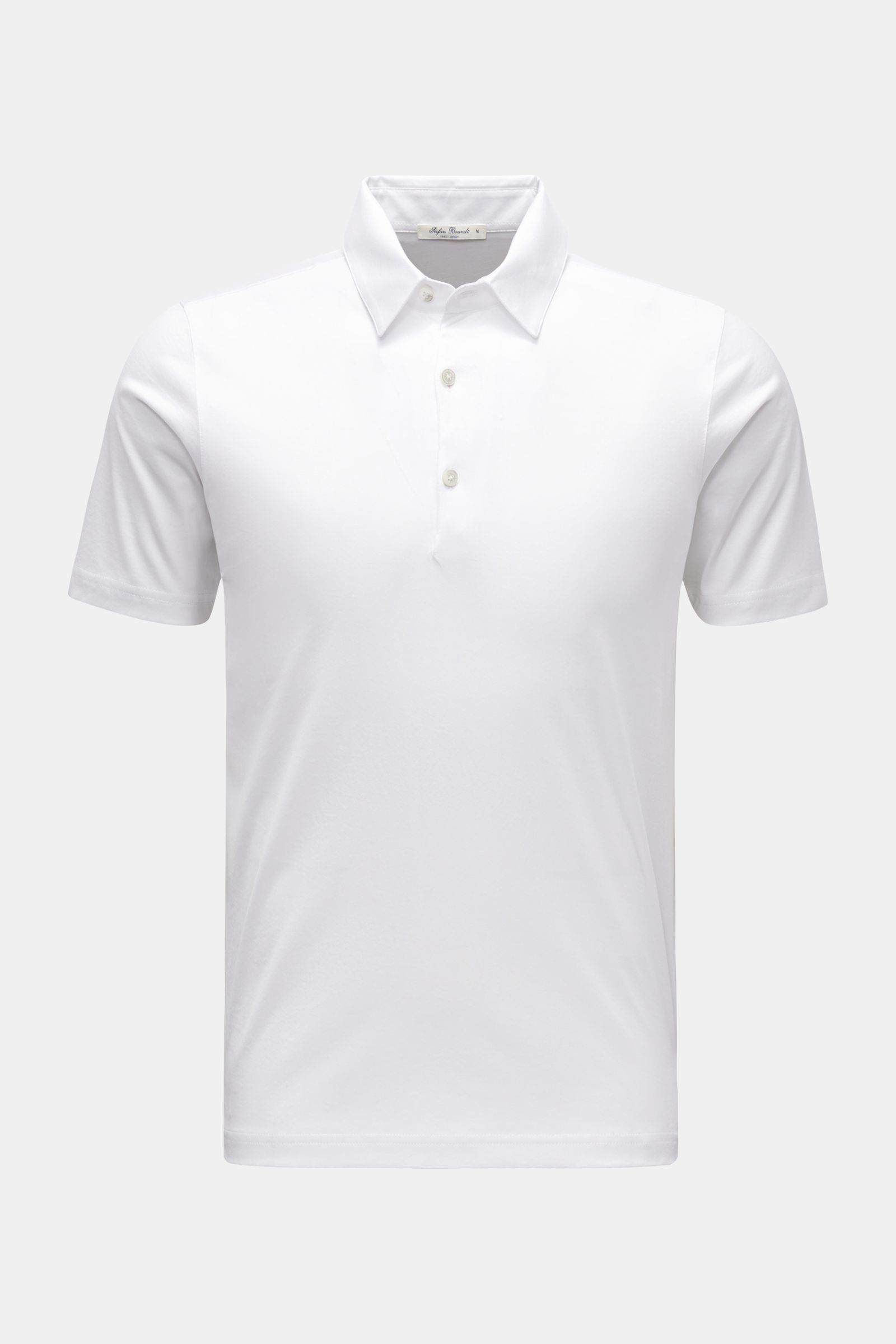 Front view of Stefan Brandt Jersey-Poloshirt 'Luca' weiß, a slim fit white polo made of soft organic Pima cotton jersey with stretch, featuring a tailored collar, three-button placket, short side slits, and slightly extended back.

Das exklusive Jersey