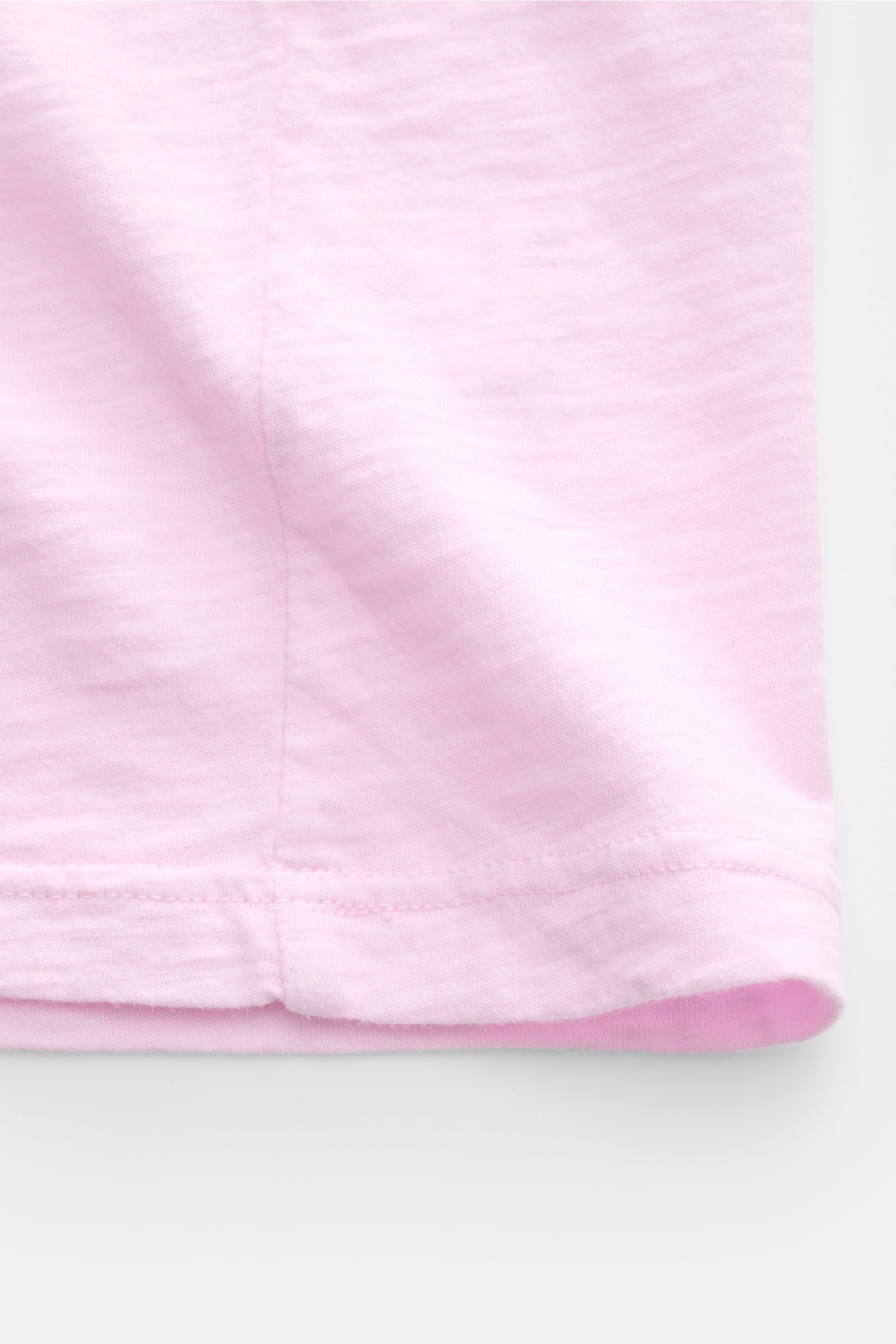 Close-up front view of B.F. Knitwear Jersey polo shirt rose mottled showing pure cotton fabric, soft feel, slim fit, and classic polo shirt collar.