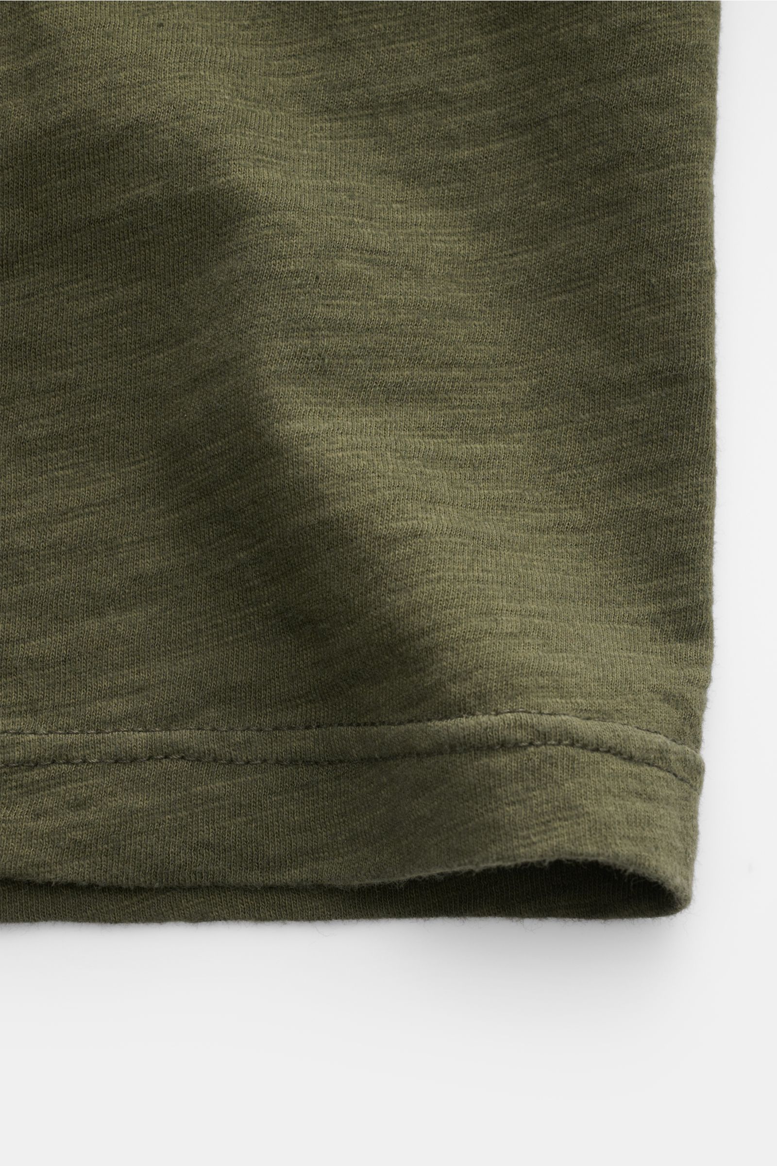 B.F. Knitwear Jersey polo shirt dark olive close-up of sleeve hem from front, pure cotton, soft feel, slim fit, classic polo collar.