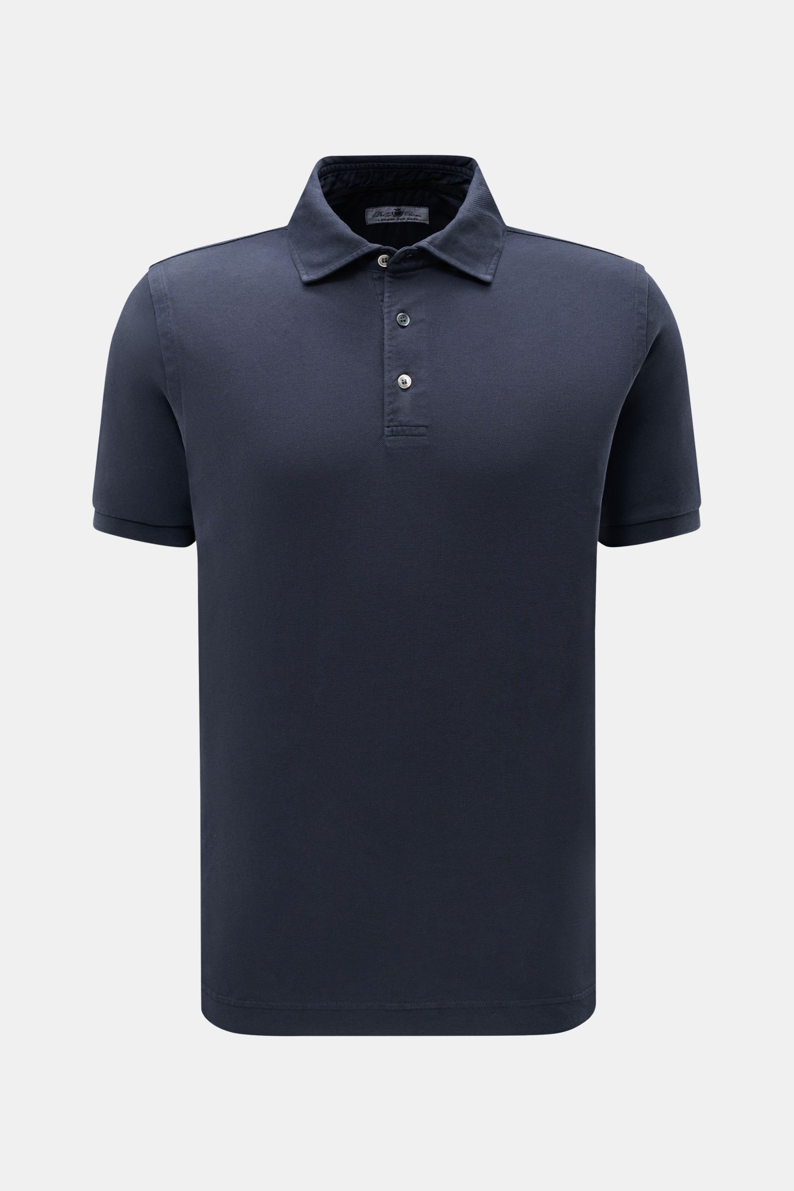 Della Ciana Poloshirt navy in Frontansicht, garment dyed Baumwoll-Piqué, Regular Fit, Polokragen, Drei-Knopf-Leiste, elastische Bündchen.