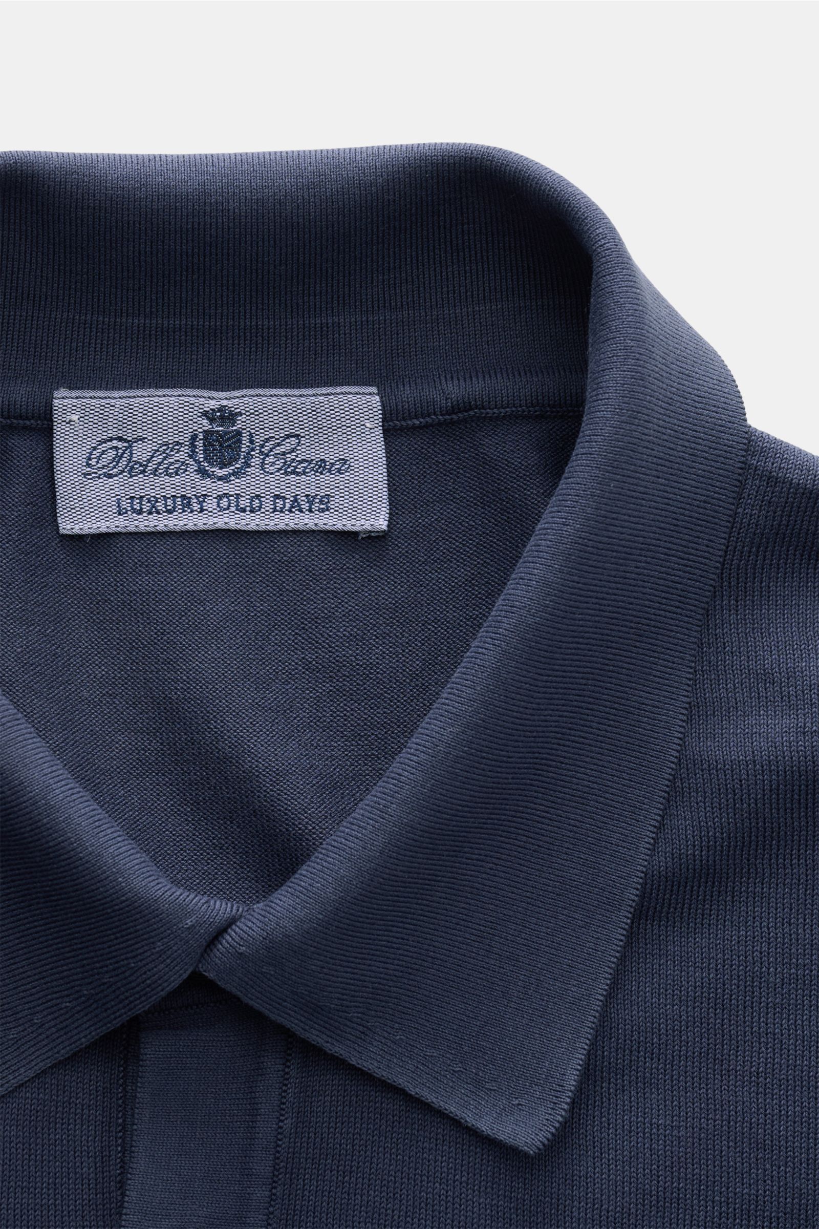 Close-up front view of the Della Ciana Short sleeve knit polo shirt navy collar and label, showing fine cotton knit texture.

A casual alternative to a T-shirt: With this knit polo shirt by DELLA CIANA, made from soft cotton, you can add a twist to you