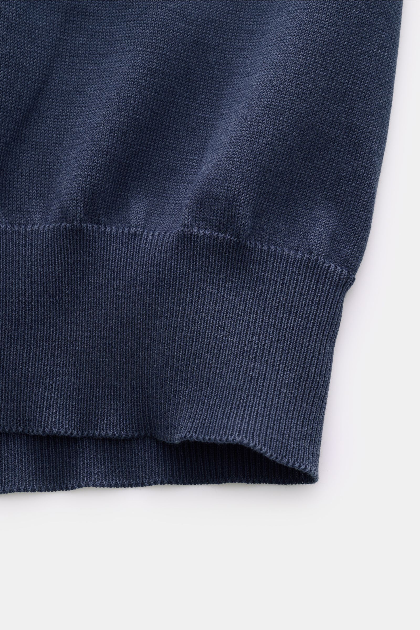 Close-up view of the navy knit fabric cuff of the Della Ciana Short sleeve knit polo shirt navy, showing fine cotton knit and ribbed bands.

A casual alternative to a T-shirt: With this knit polo shirt by DELLA CIANA, made from soft cotton, you can add