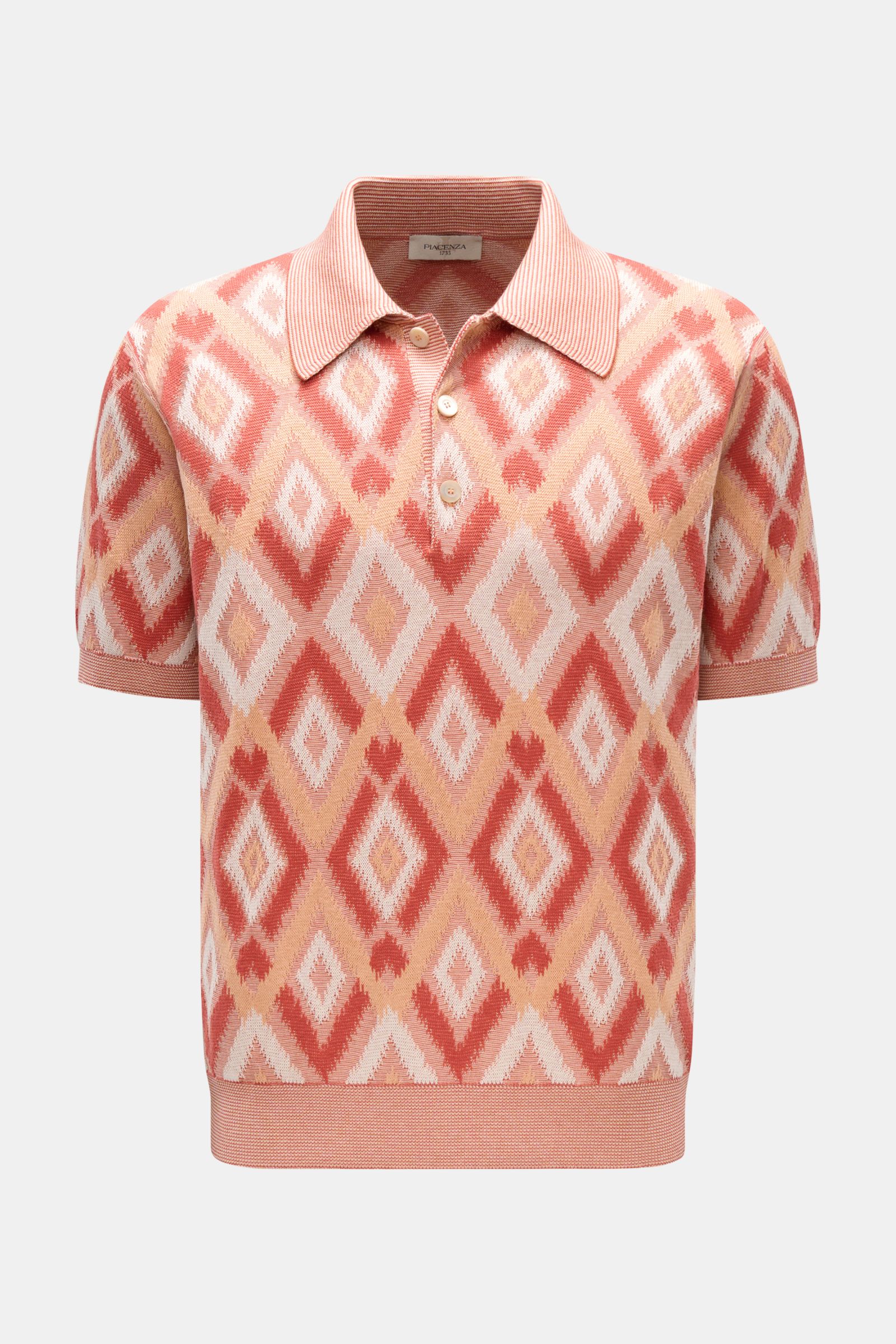 Piacenza 1733 Kurzarm-Strickpolo rot/apricot/offwhite gemustert, front view of short-sleeve knit polo with diamond pattern, silk-cotton blend, slim fit, ribbed collar and cuffs, three-button placket, lightweight and airy knit. Ein Hauch von Luxus: Dies
