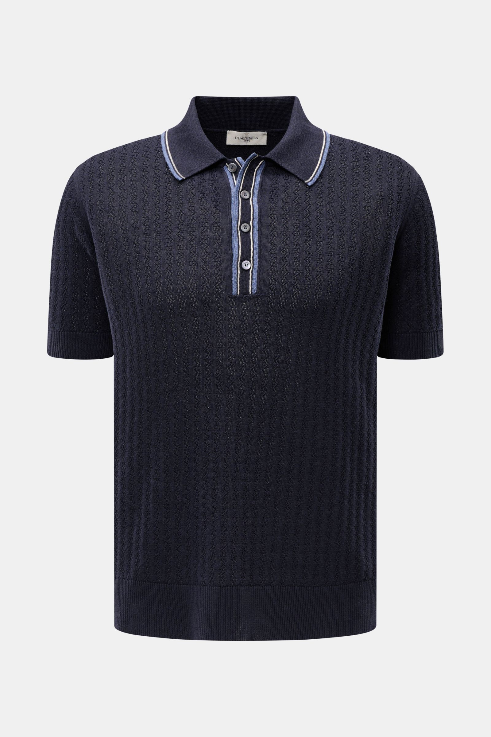 Front view of Piacenza 1733 Kurzarm-Strickpolo dark navy, a short-sleeve knit polo with a silk-linen blend, soft feel, medium-fine knit, striped textured pattern, regular fit, classic collar, and flexible ribbed cuffs. 

Eyecatcher in der Sommersaison: