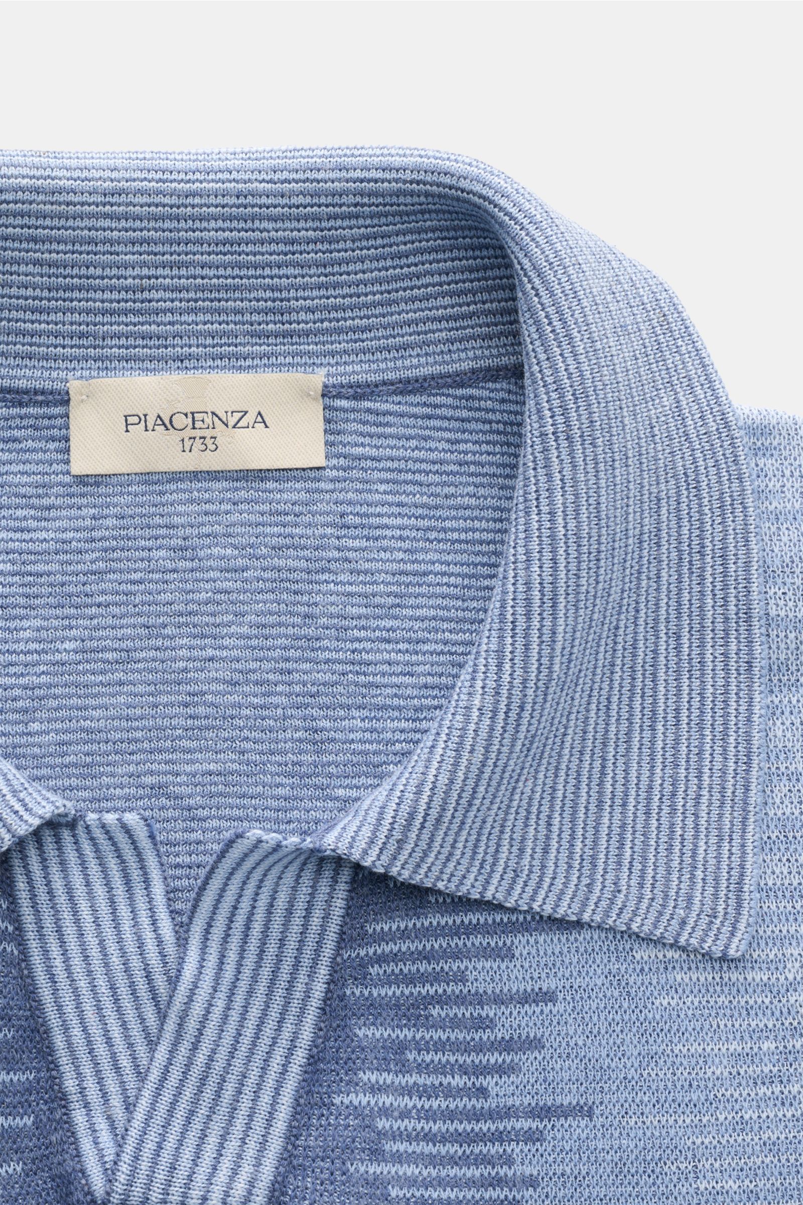 Close-up front view of the Piacenza 1733 Short sleeve knit polo grey-blue/smoky blue/light blue patterned, showing the knit polo shirt collar and open collar strip. A touch of luxury: This short sleeve knit polo by PIACENZA 1733 combines the finest silk a