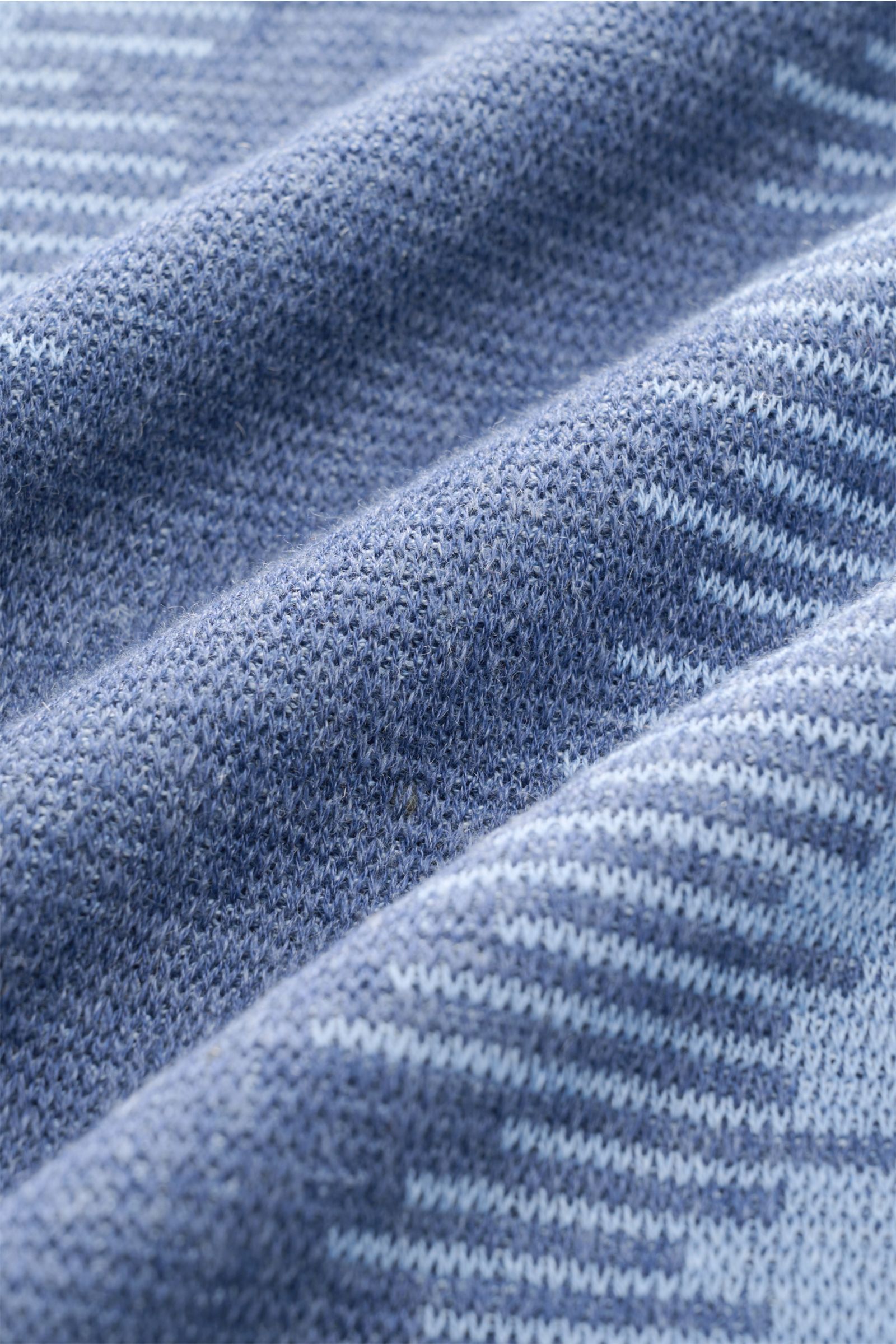 Close-up front view of the Piacenza 1733 Short sleeve knit polo grey-blue/smoky blue/light blue patterned, showing fine silk and cotton knit fabric with a lightweight, summery knit pattern.

A touch of luxury: This short sleeve knit polo by PIACENZA 17