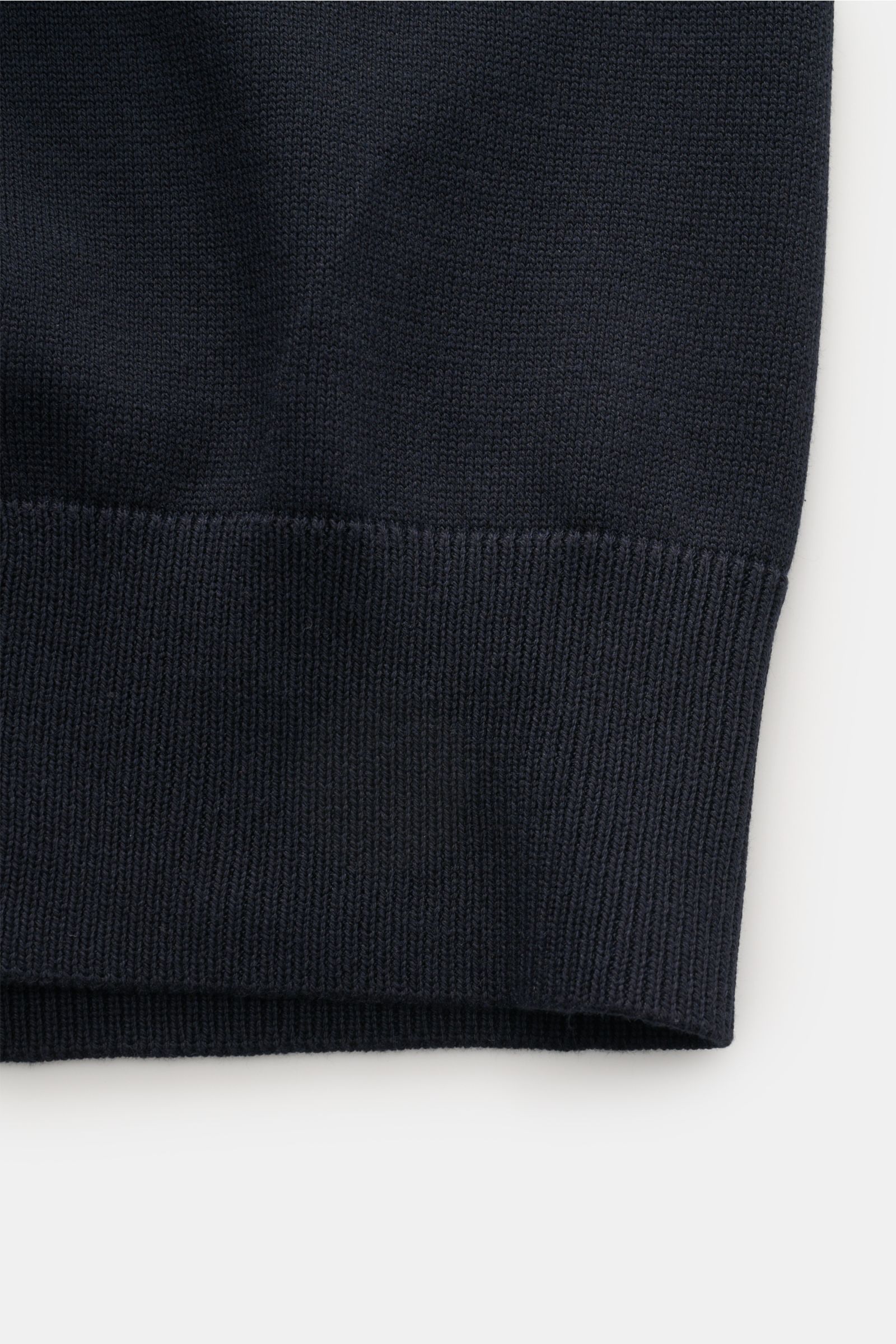 Piacenza 1733 Kurzarm-Strickpolo navy, Detailaufnahme Rippbündchen, feiner Seiden-Baumwoll-Mix mit filigranem Lochstrick, Regular Fit