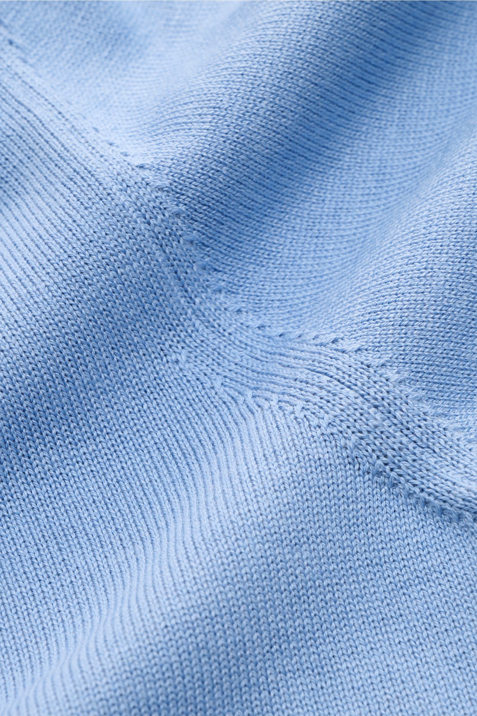 Close-up texture of the Piacenza 1733 Short sleeve knit polo smoky blue, showing fine silk-cotton blend and perforated knit from an angled perspective.

Description: Get a tasteful look for the summer season: This short sleeve knit polo by PIACENZA 173