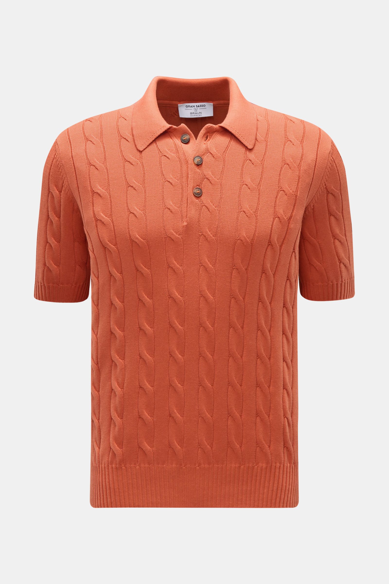 Gran Sasso Kurzarm-Strickpolo orange, frontal fotografiert, aus reiner Baumwolle mit klassischem Zopfstrickmuster, Slim Fit und Polokragen.