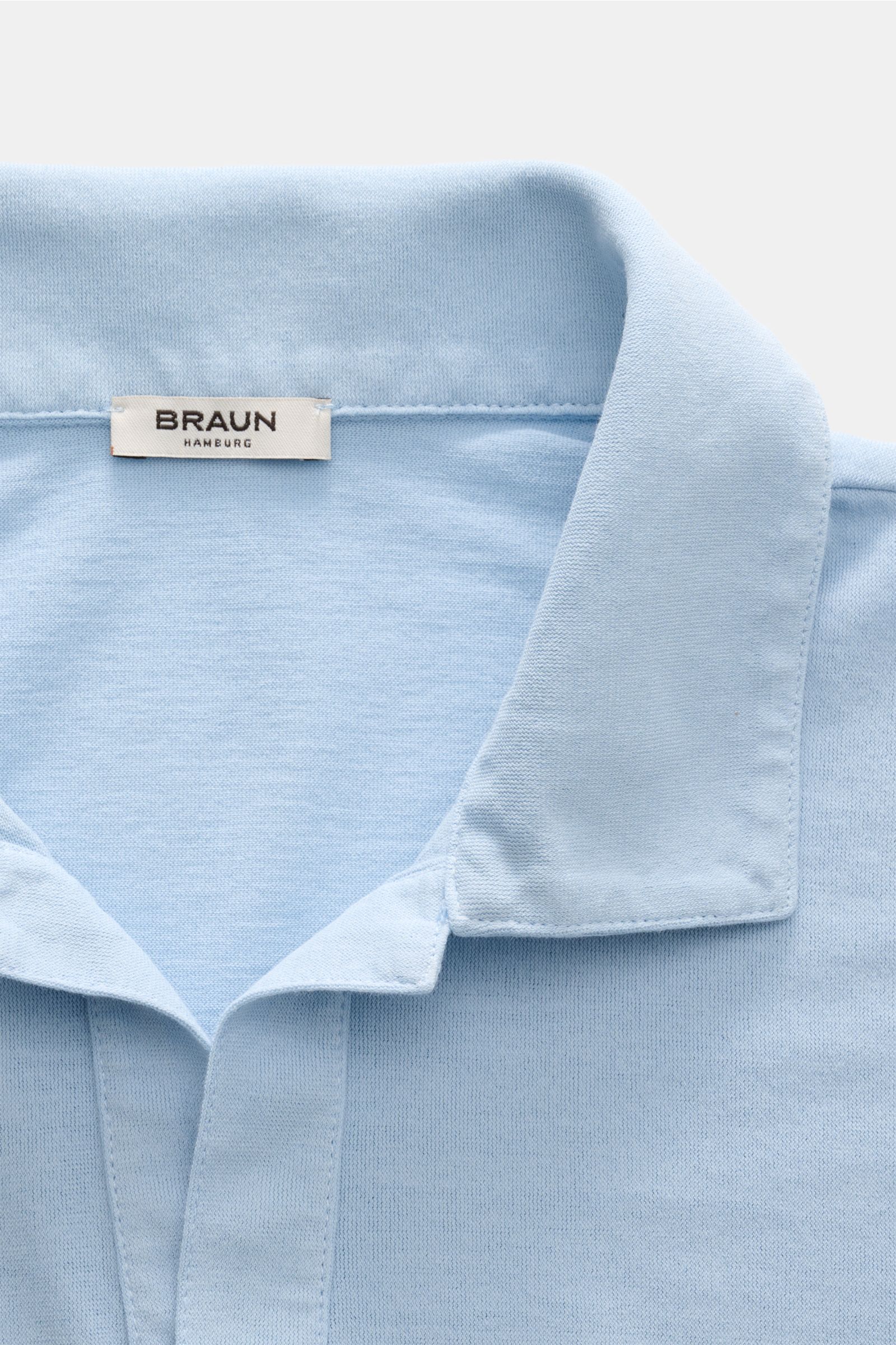 Close-up front view of BRAUN Hamburg Jersey polo shirt light blue showing dress-shirt collar and open collar placket.

Description: Sporty style for the new season: BRAUN HAMBURG has processed pure cotton into fine jersey to make this polo shirt with o