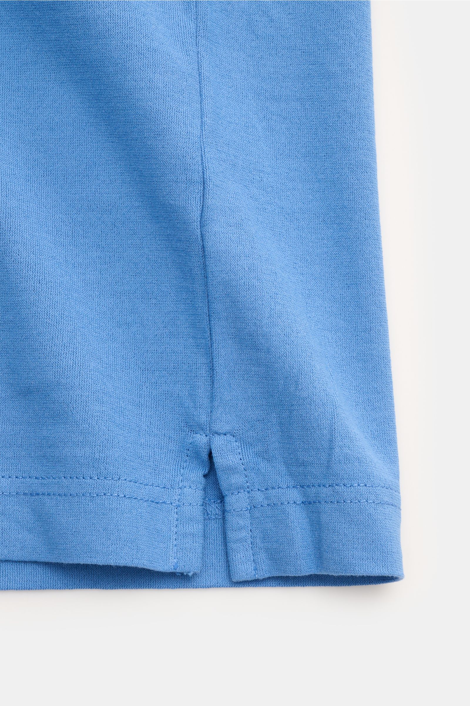 Close-up side hem view of BRAUN Hamburg Jersey polo shirt blue in cotton jersey with side vents, showing fine texture and stitching.

Description: Sporty style for the new season: BRAUN HAMBURG has processed pure cotton into fine jersey to make this po
