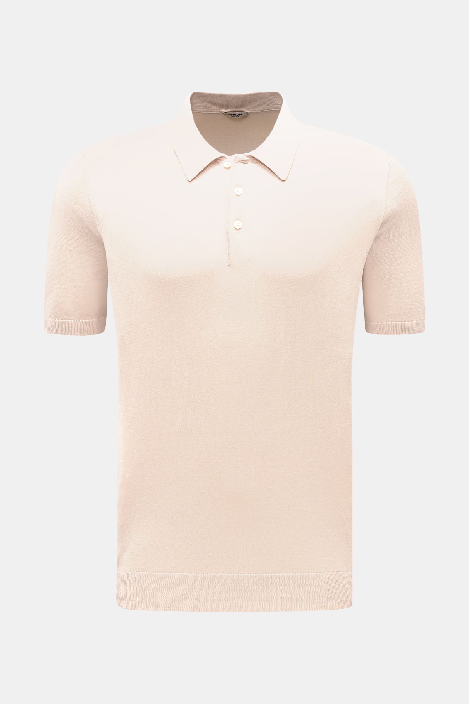 BRAUN Hamburg Kurzarm-Strickpolo sand, feiner Baumwoll-Feinstrick, Slim Fit, Polokragen, Drei-Knopf-Leiste, Rippbündchen, frontal fotografiert.