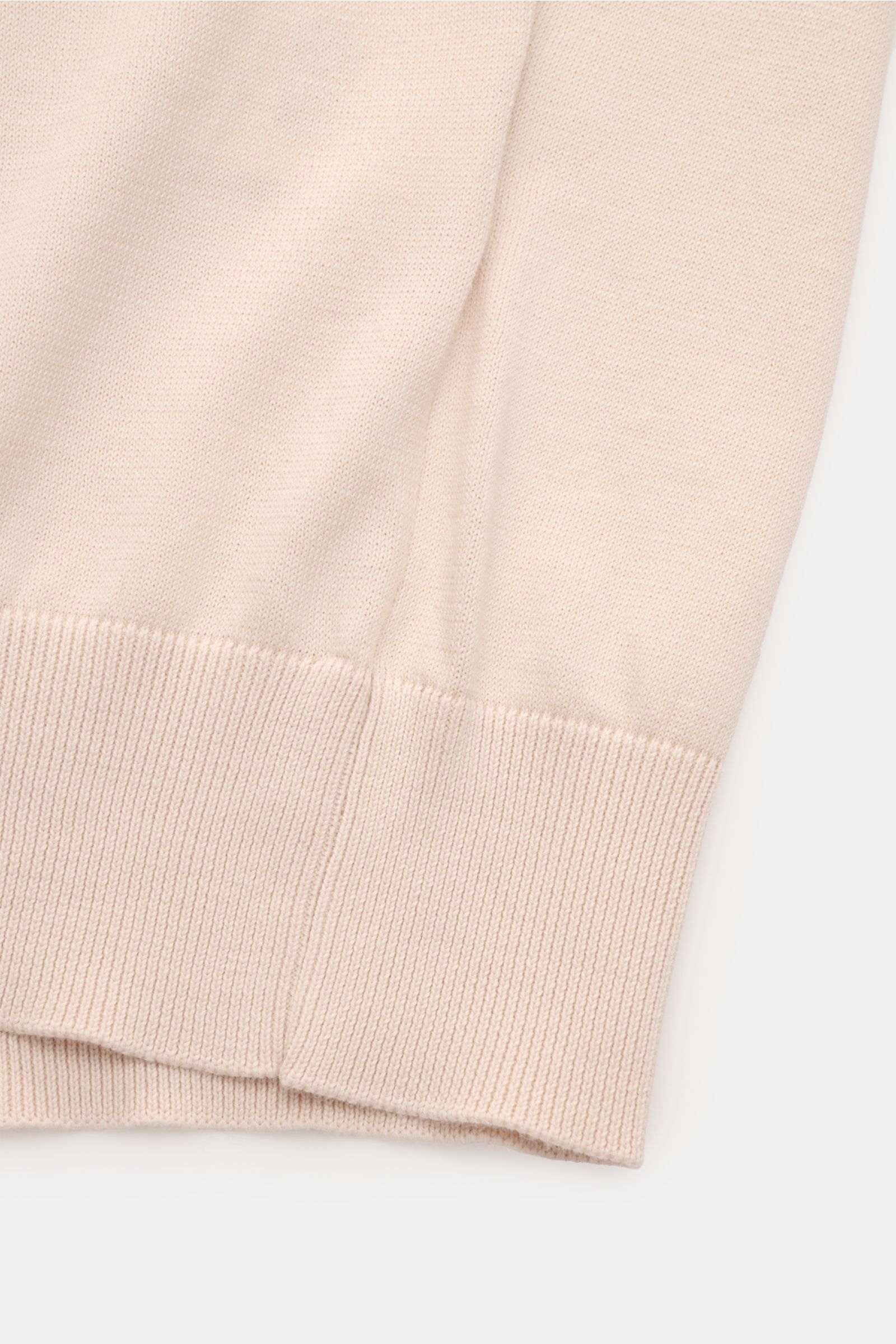 Nahaufnahme des unteren Bereichs des BRAUN Hamburg Kurzarm-Strickpolo sand, feiner Baumwollstrick mit weichem Griff, Rippbündchen, Slim Fit.