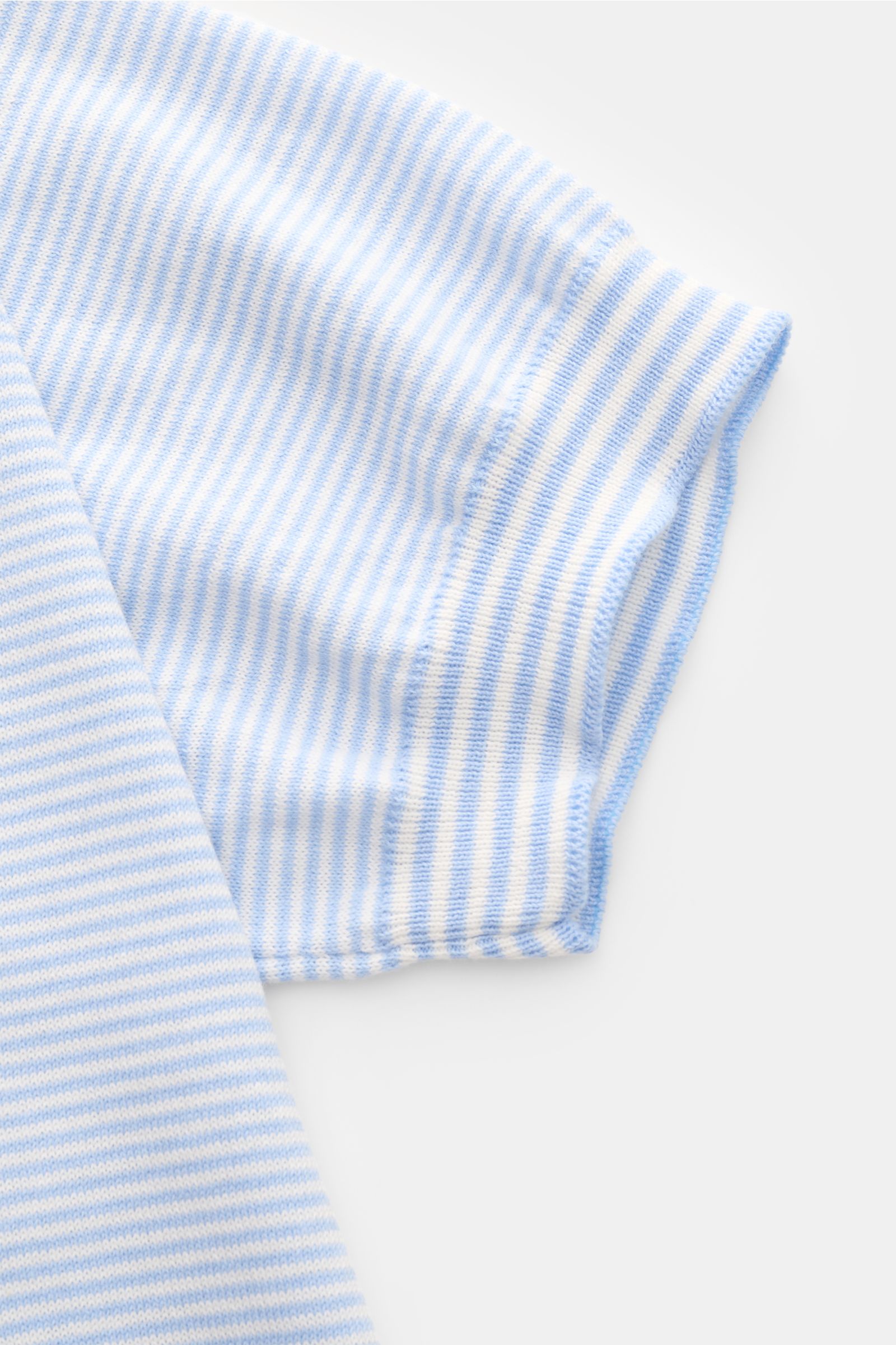 Close-up top view of the sleeve and collar area of the BRAUN Hamburg Short sleeve knit polo light blue/white striped, showcasing fine stripes and soft pure cotton knit.

Description: Nautical style gets a modern interpretation: This BRAUN HAMBURG knit pol