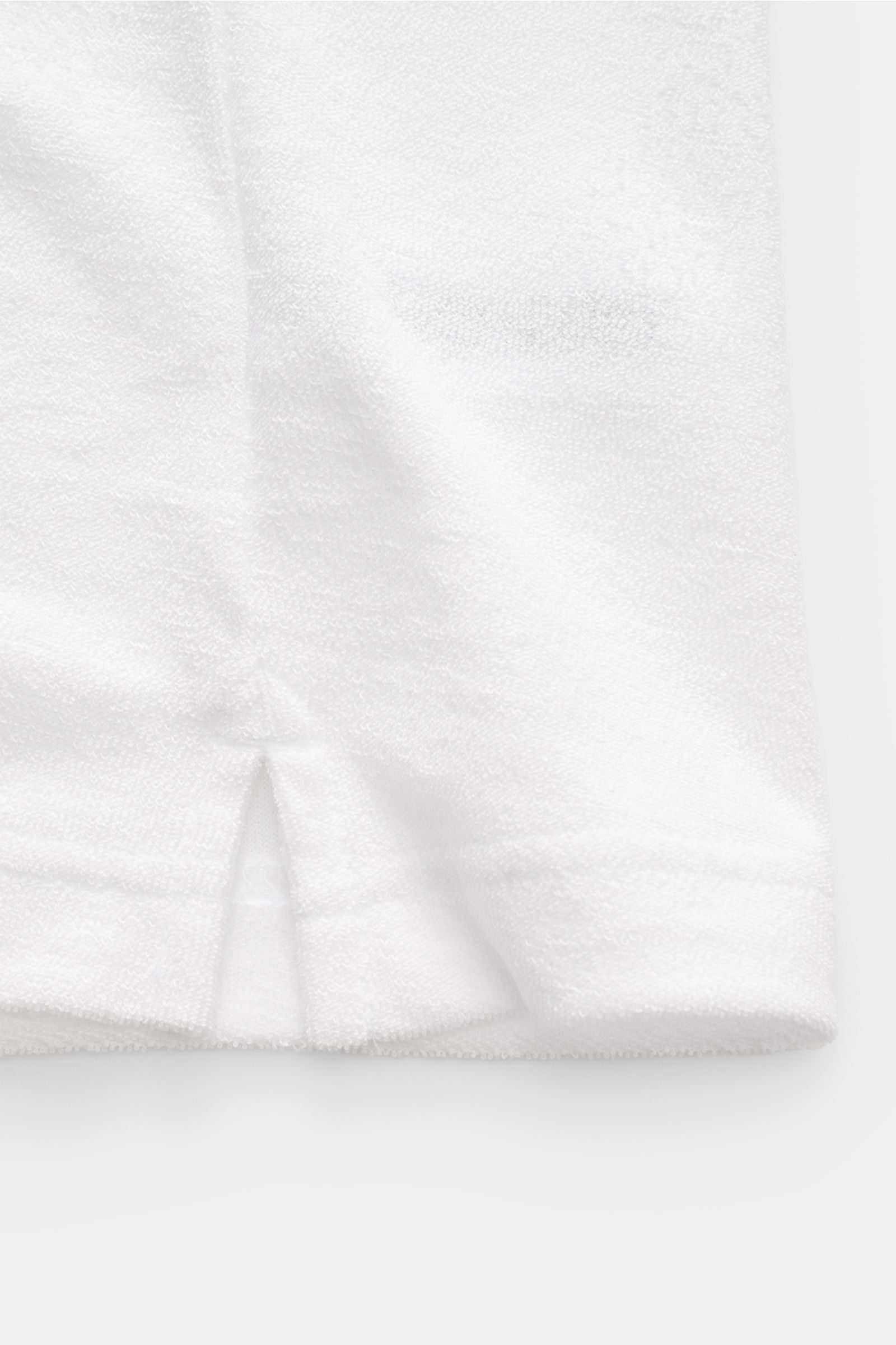 MC2 Saint Barth Frottee-Poloshirt 'Jeremy' weiß, Detailansicht Saum mit kurzem Schlitz, weicher Griff, Lyocell-Baumwolle, Slim Fit, Logo-Stitching.