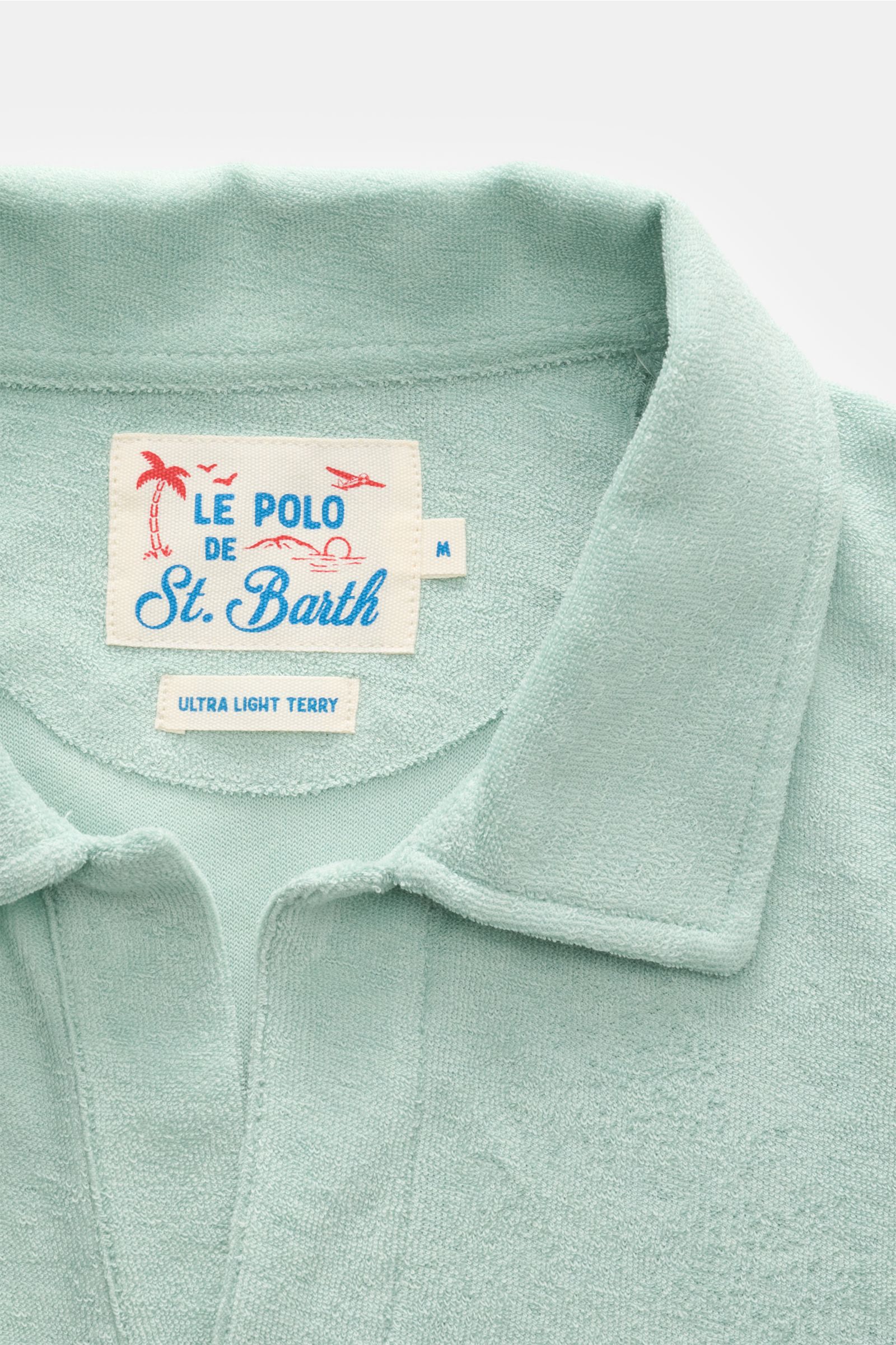 MC2 Saint Barth Frottee-Poloshirt 'Jeremy' mintgrün, Nahaufnahme von oben, weicher Lyocell-Baumwollstoff, Slim Fit, offener Kragen.