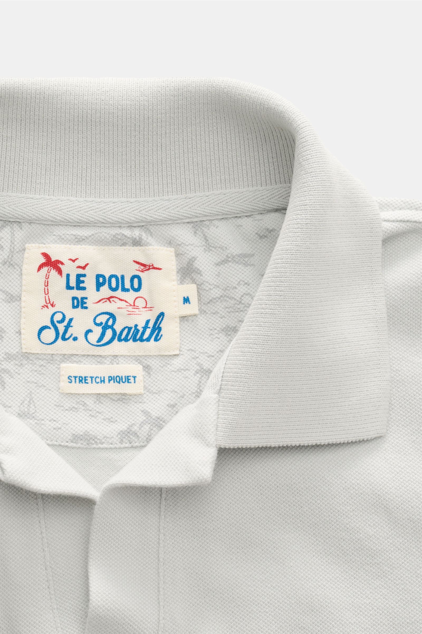 MC2 Saint Barth Poloshirt 'Charles' hellgrau, Nahaufnahme aus Frontperspektive, elastischer Baumwoll-Piqué, weicher Griff, Polokragen.