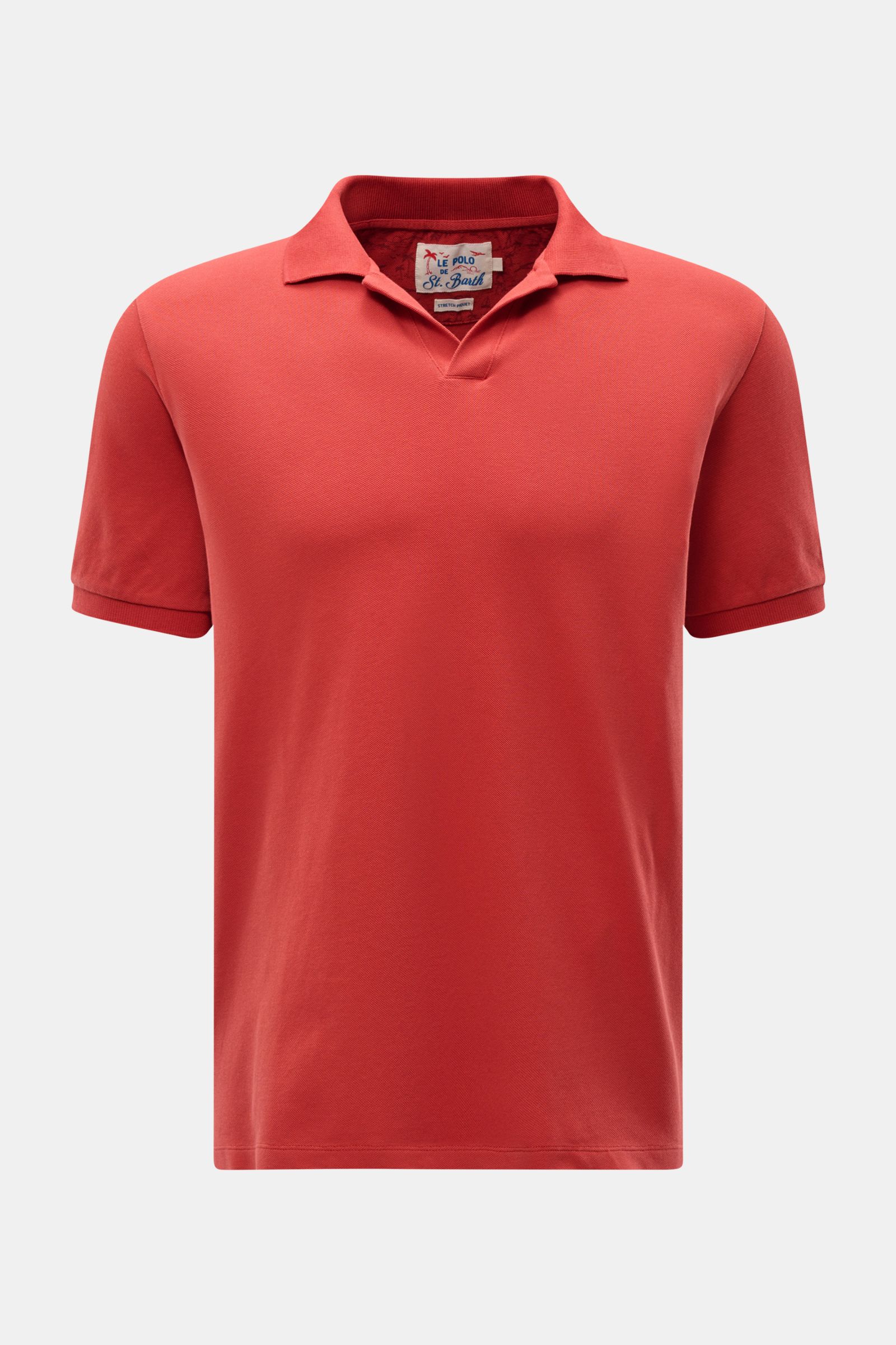 MC2 Saint Barth Poloshirt 'Charles' rot, front view, slim fit red polo with elastic cotton piqué, soft feel, typical collar, open placket, ribbed cuffs, logo stitching on sleeve, short side slits.