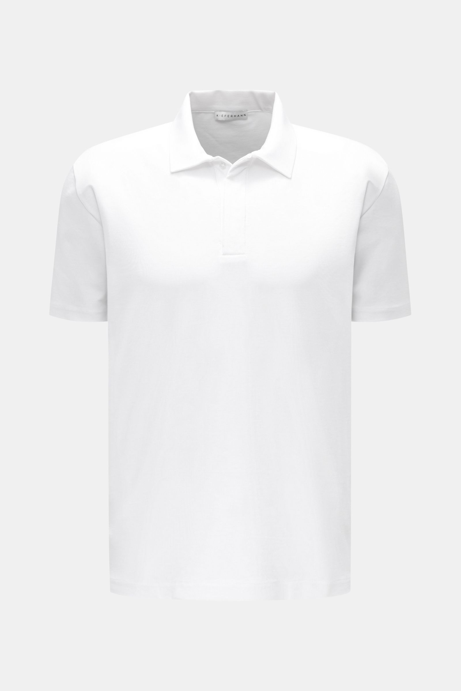 Kiefermann Jersey-Poloshirt 'Aodhan' weiß, Slim Fit, aus Lyocell-Microfaser-Mix mit glattem Griff, konfigurierter Polokragen, versteckte Drei-Knopf-Leiste, frontale Ansicht.