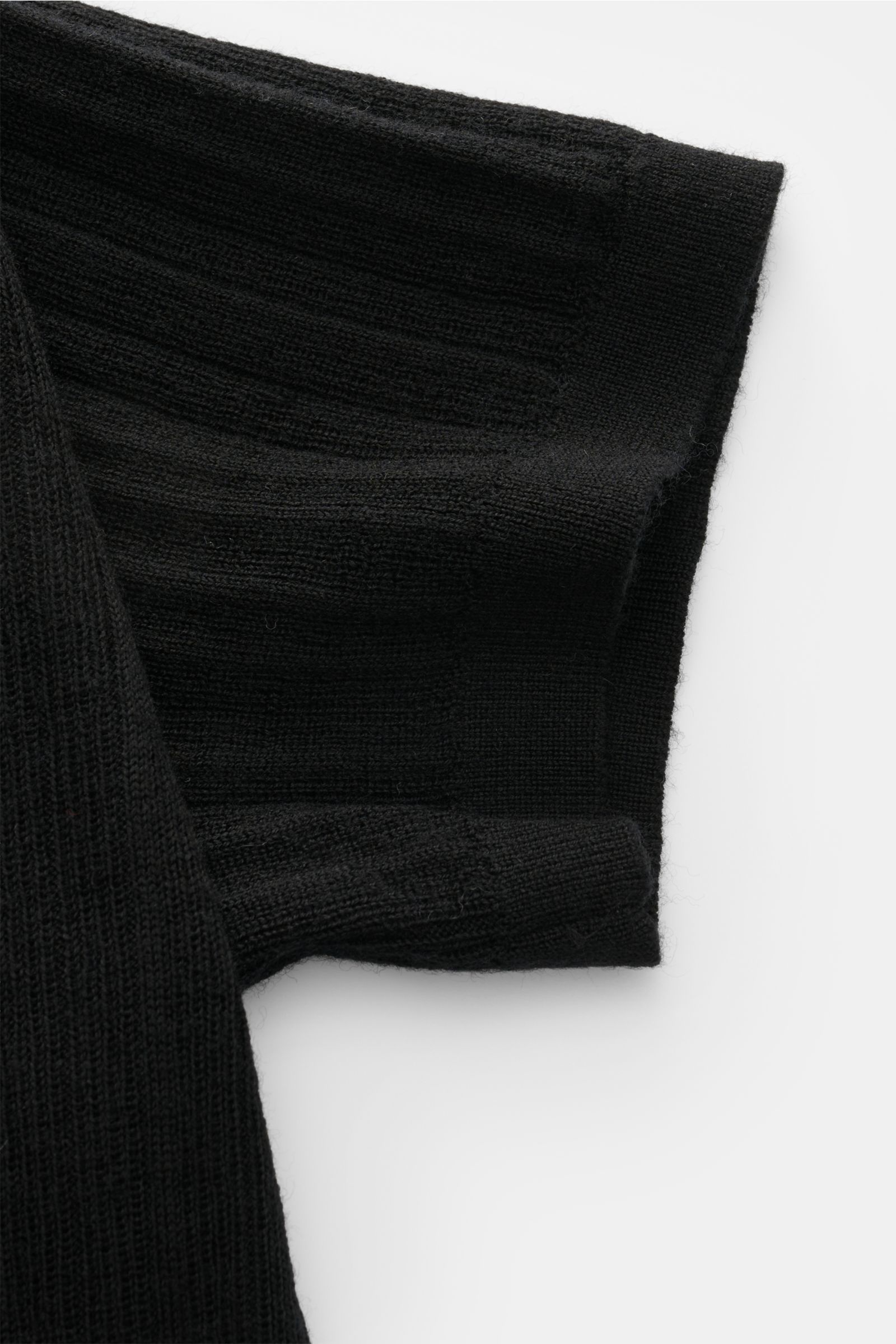 Close-up view of the short sleeve cuff of the Kiefermann Merino short sleeve knit polo 'Bortiso' black, showcasing fine textured knit and narrow ribbed bands.

Additional description:
An elegant styling piece: For a holiday dinner or a walk on the prom