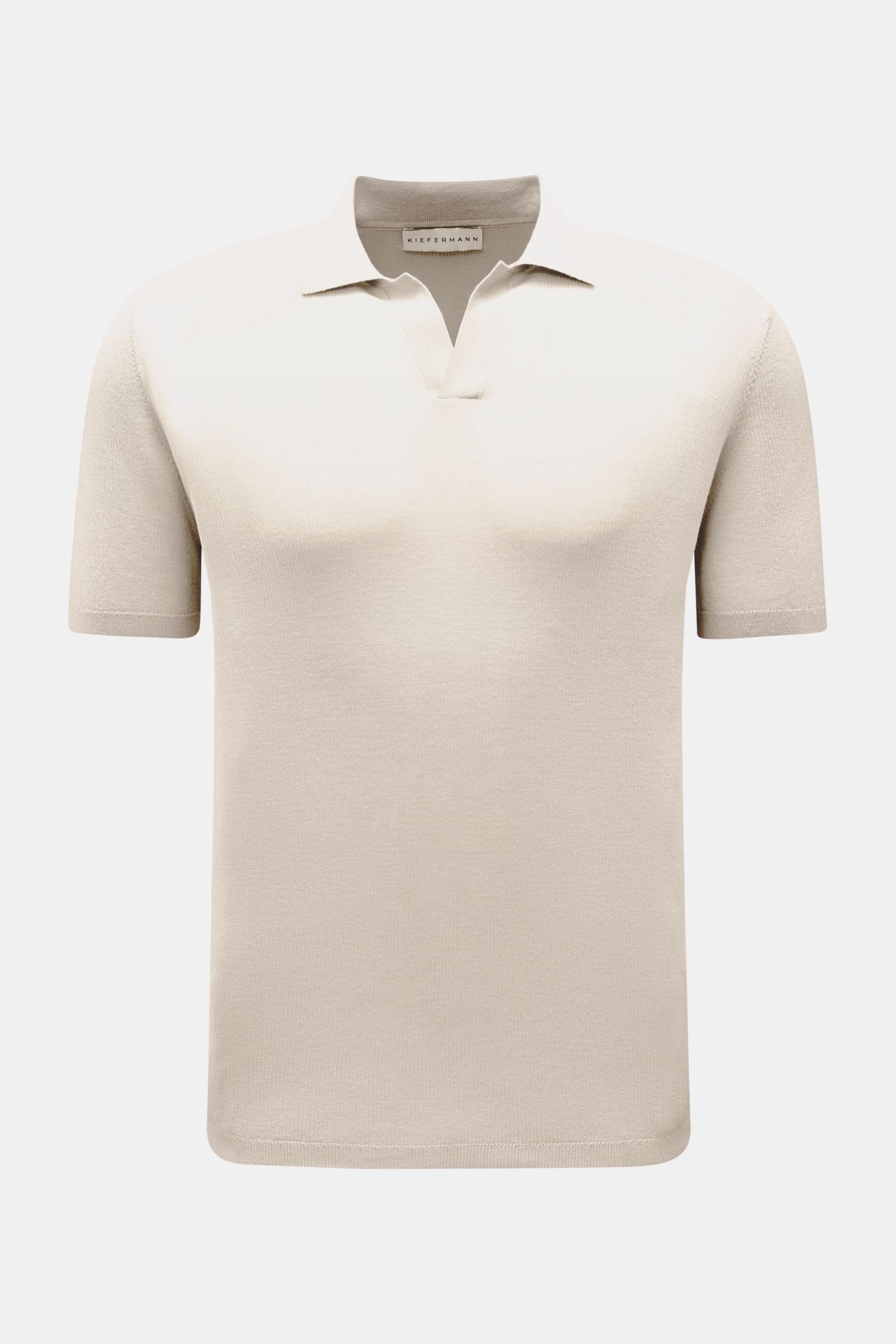 Front view of Kiefermann Merino short sleeve knit polo 'Luras' beige in pure merino wool with classic collar and regular fit.

Description:  
Sporty and timeless: This short sleeve knit polo by KIEFERMANN in high-quality merino wool has a casual cut an