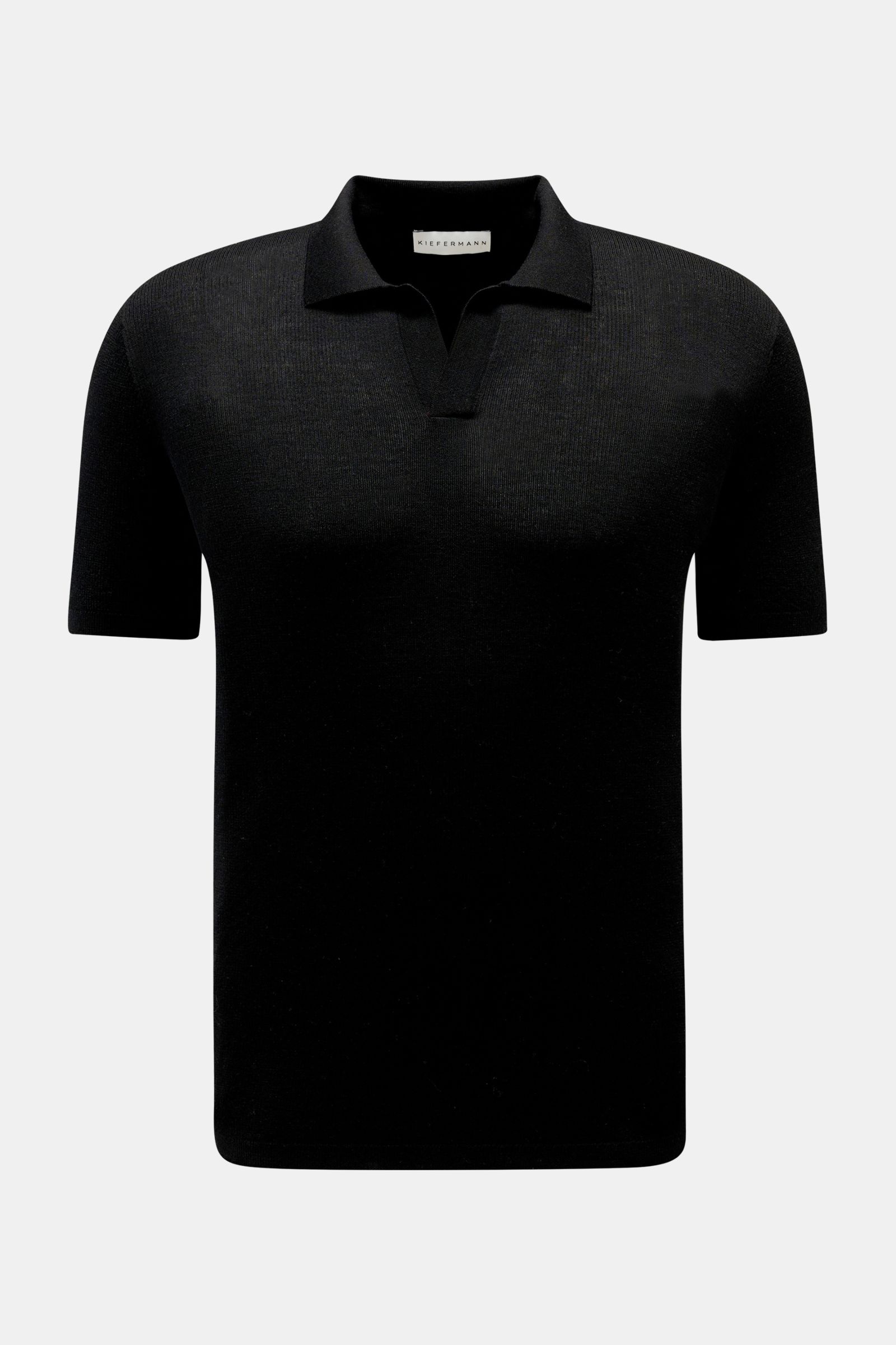 Kiefermann Merino short sleeve knit polo 'Luras' black shown from the front, sporty and timeless with pure merino wool, soft feel, fine knit, rib knit, regular fit, classic collar, and open collar strip. Sporty and timeless: This short sleeve knit polo