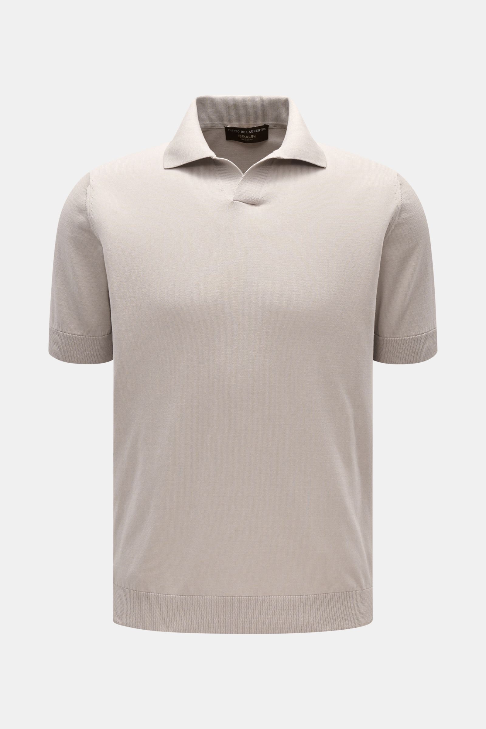 Filippo de Laurentiis Kurzarm-Strickpolo hellgrau in Slim Fit, feiner Baumwollstrick, typischer Polokragen, offene Kragenleiste, Rippbündchen, frontal fotografiert.
