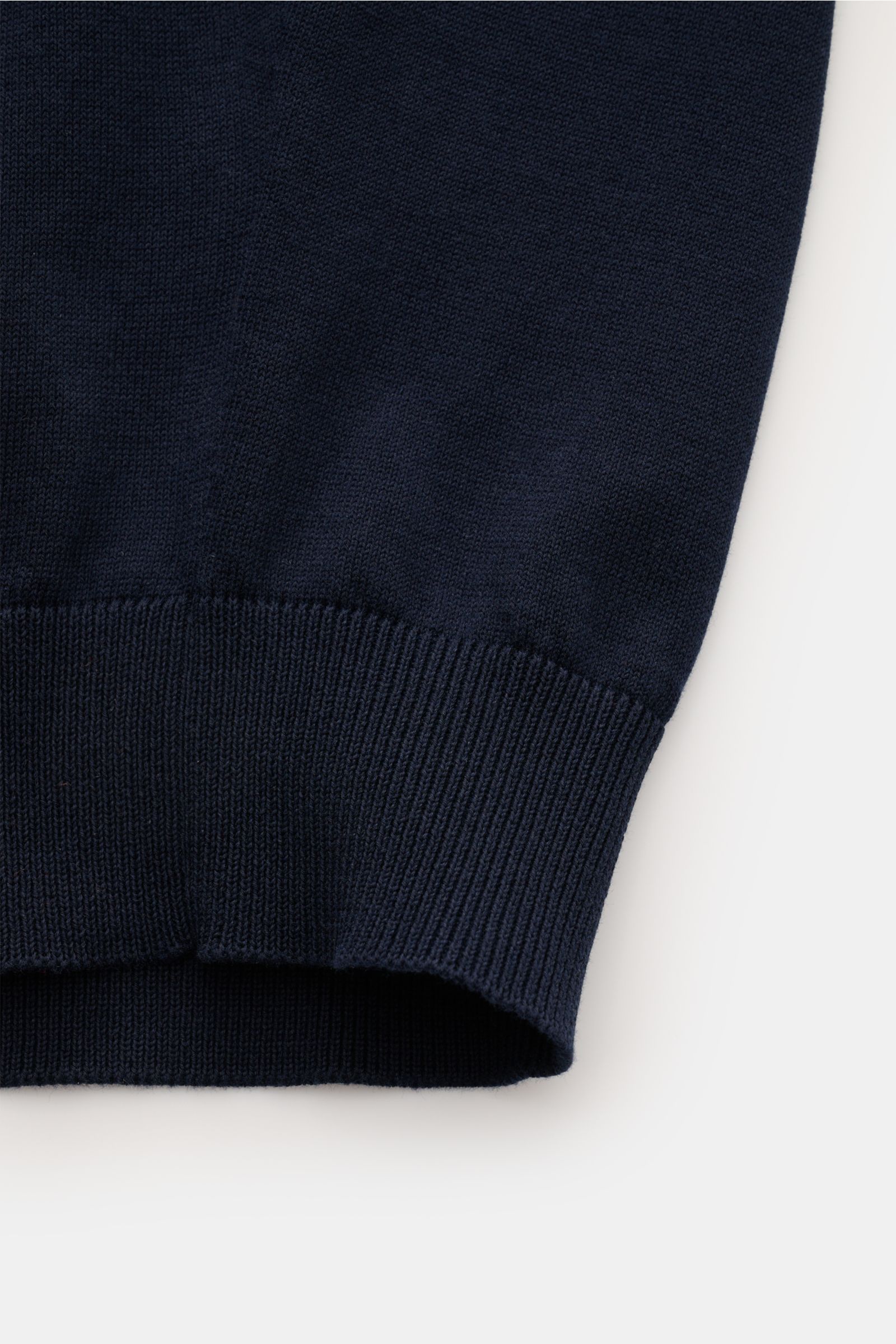 Filippo de Laurentiis Kurzarm-Strickpolo navy in Slim Fit, feines Baumwollstrick mit Polokragen, offener Kragenleiste, Rippbündchen, Nahaufnahme Bündchen.