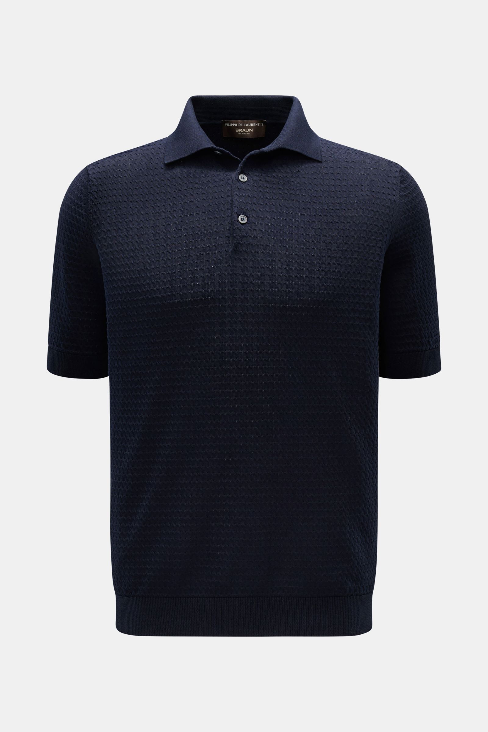 Front view of Filippo de Laurentiis Kurzarm-Strickpolo navy, a slim fit short sleeve knit polo in pure cotton with fine textured knit, knitted collar, three-button placket, and ribbed cuffs. Darf es etwas neues sein? FILIPPO DE LAURENTIIS präsentiert d
