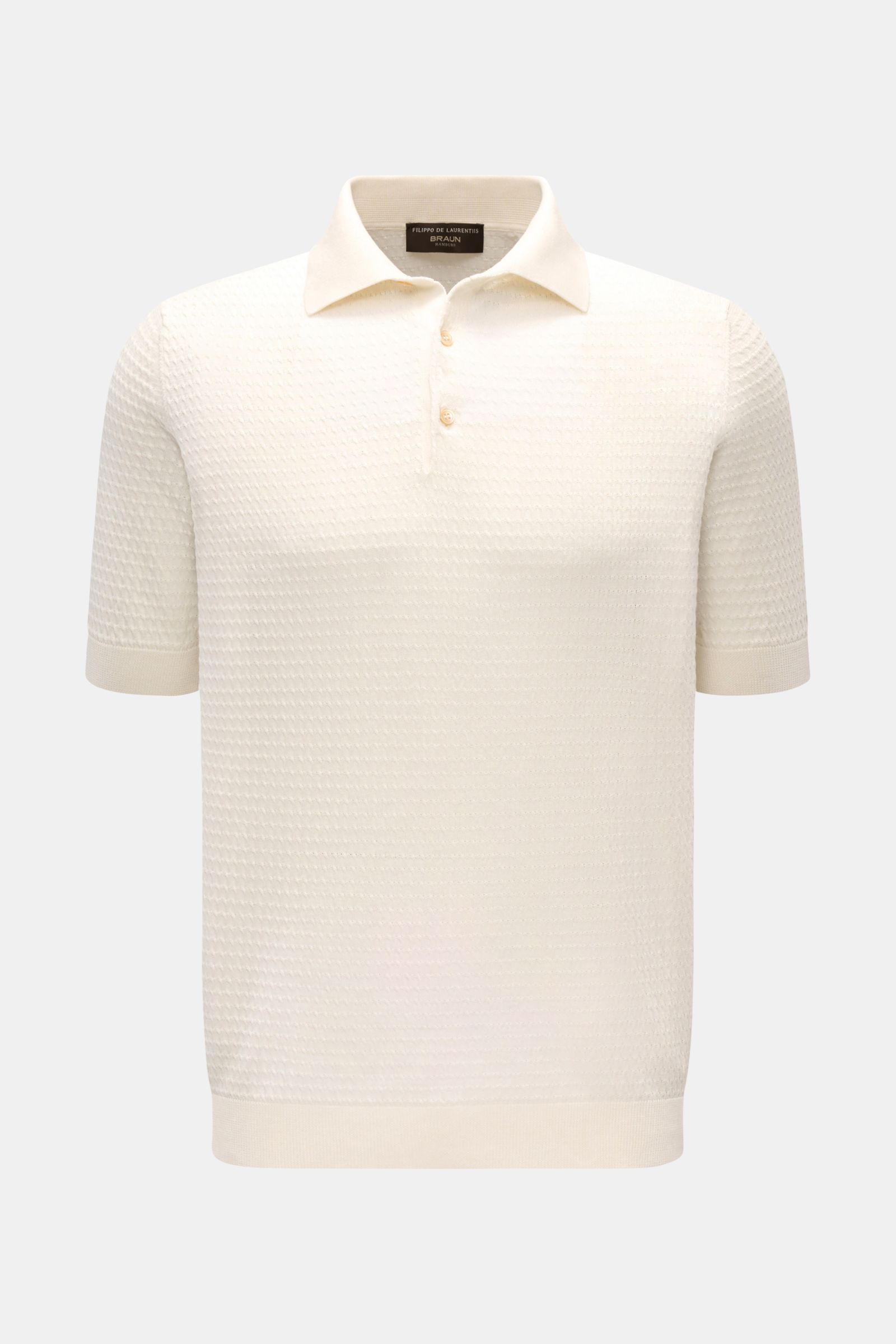 Front view of Filippo de Laurentiis Kurzarm-Strickpolo offwhite, a slim fit short-sleeve polo with fine textured knit, three-button placket, knitted collar, ribbed cuffs, and made of pure cotton. Darf es etwas neues sein? FILIPPO DE LAURENTIIS präsenti