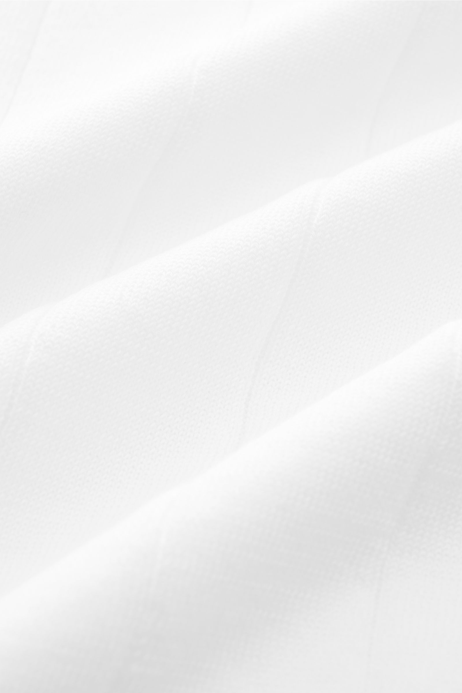 Filippo de Laurentiis Kurzarm-Strickpolo weiß aus reiner Baumwolle, fein gestrickt mit Polokragen und Drei-Knopf-Leiste, Detailaufnahme.