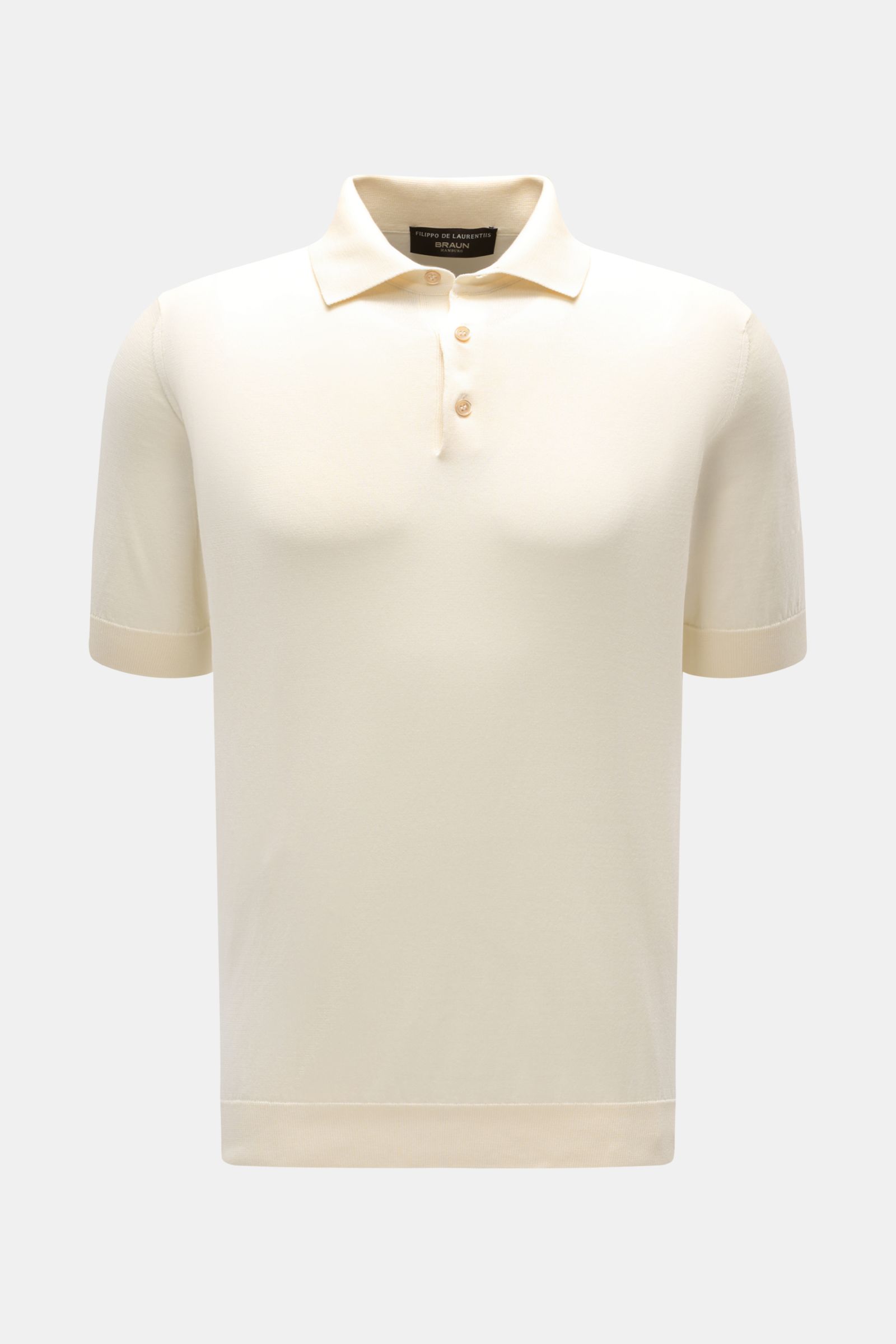 Front view of Filippo de Laurentiis Kurzarm-Strickpolo creme, a slim fit short-sleeve knit polo in soft pure cotton with a crafted collar, smooth three-button placket, fine ribbed cuffs, and a timeless design. Ein perfektes Sommer-Basic: Das Kurzarm-St