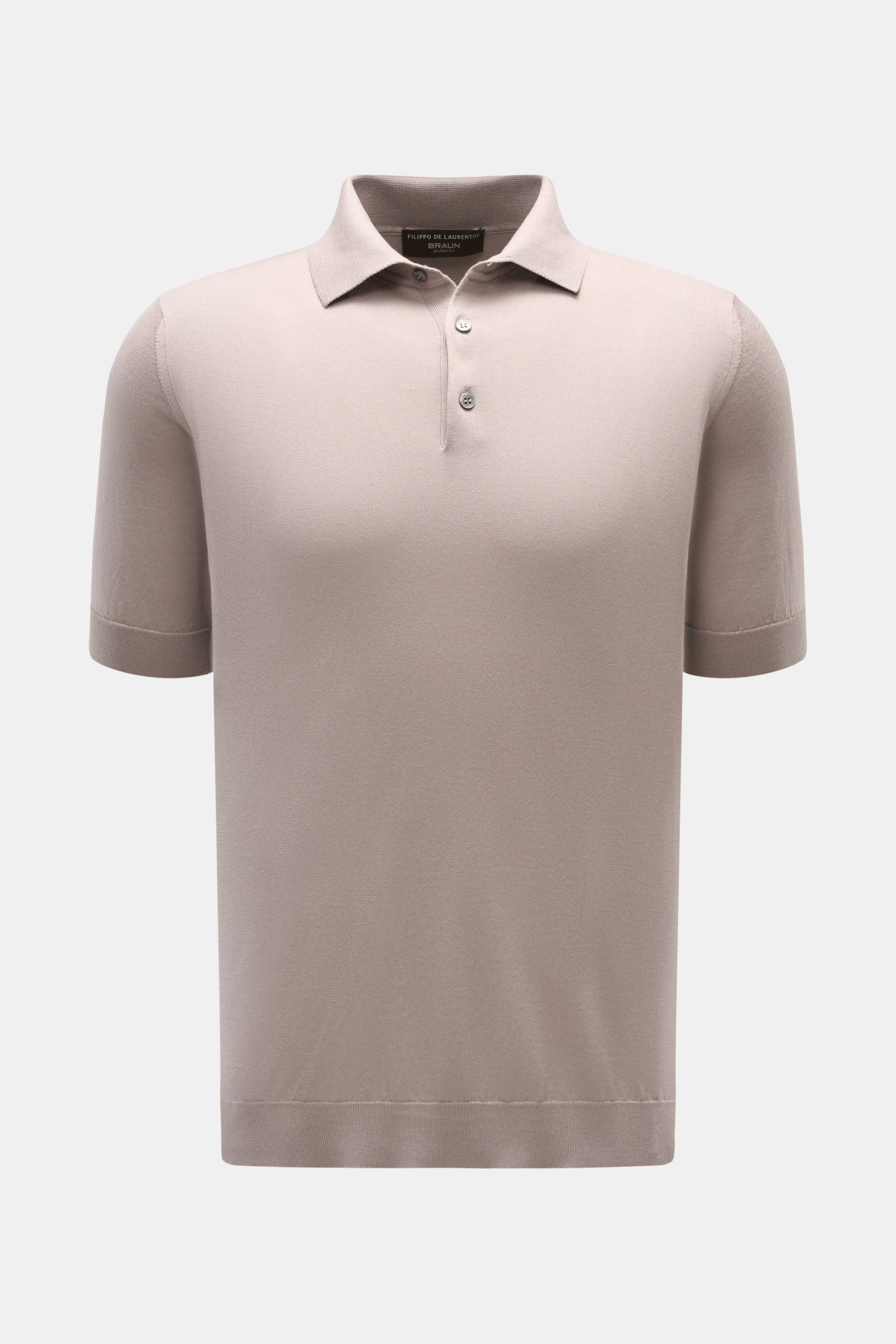 Front view of Filippo de Laurentiis Kurzarm-Strickpolo taupe, a slim fit short-sleeve knit polo with pure cotton, soft touch, fine knit, tailored collar, smooth three-button placket, and fine ribbed cuffs. Ein perfektes Sommer-Basic: Das Kurzarm-Strick