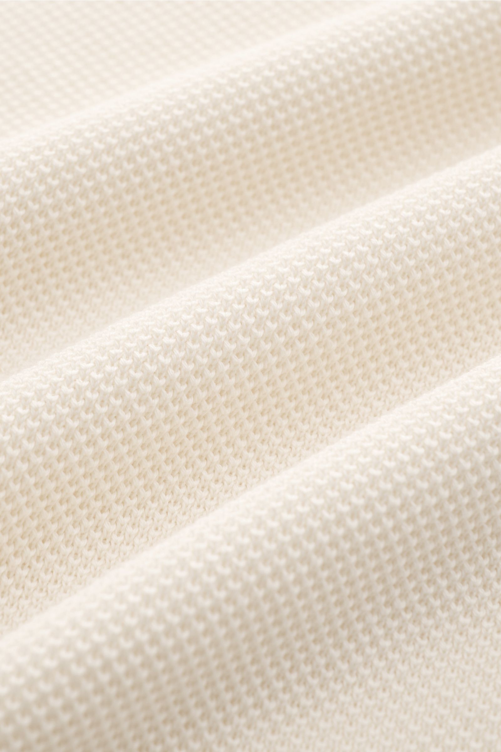 Close-up front view of cream-colored fine textured knit fabric of Filippo de Laurentiis Short sleeve knit polo cream, showing subtle pattern.

Subtle luxury from FILIPPO DE LAURENTIIS – this knit polo in pure cotton in a fine textured knit with contras